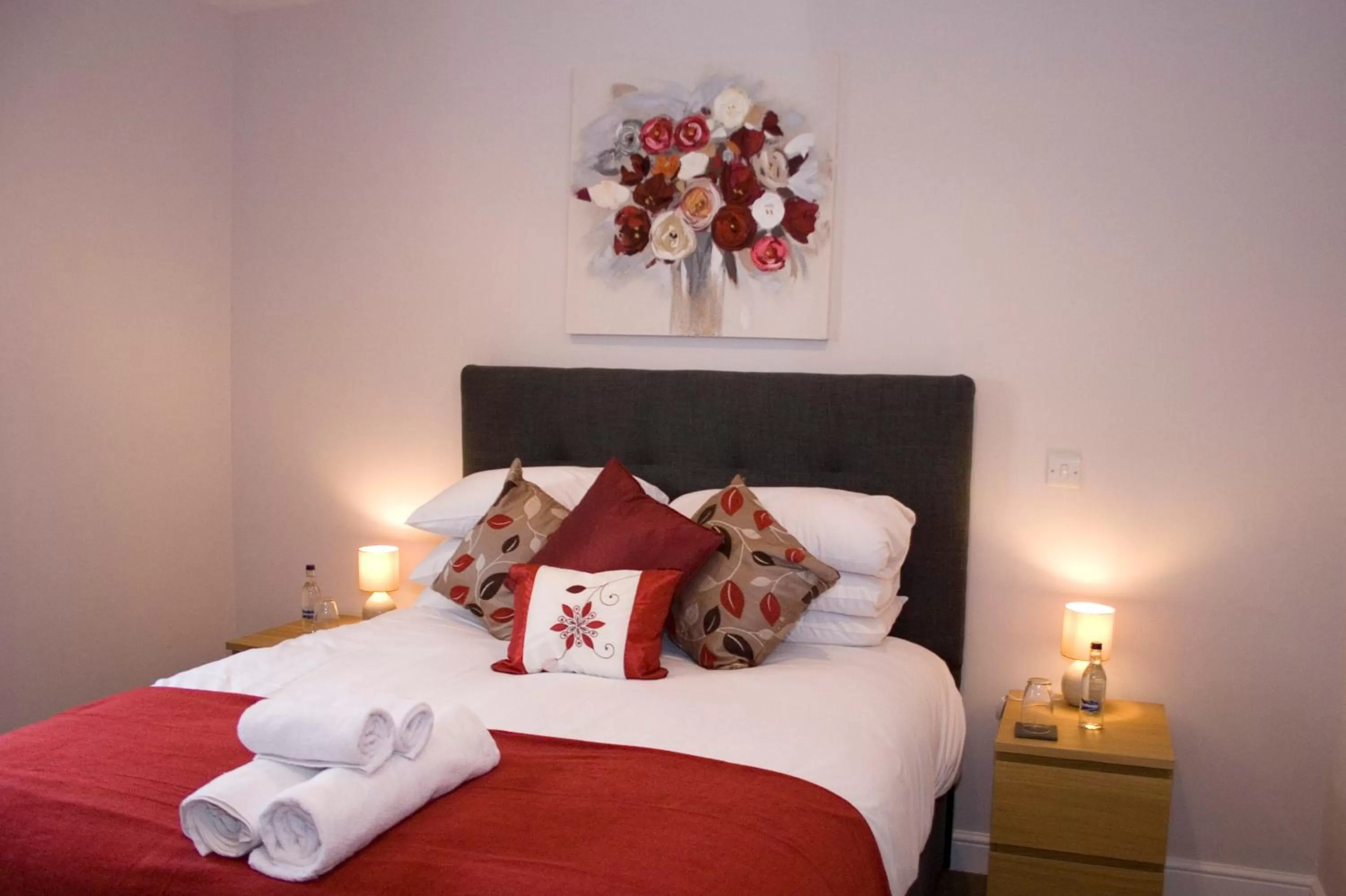 Photo of the whole room, Bed in The Wheatsheaf