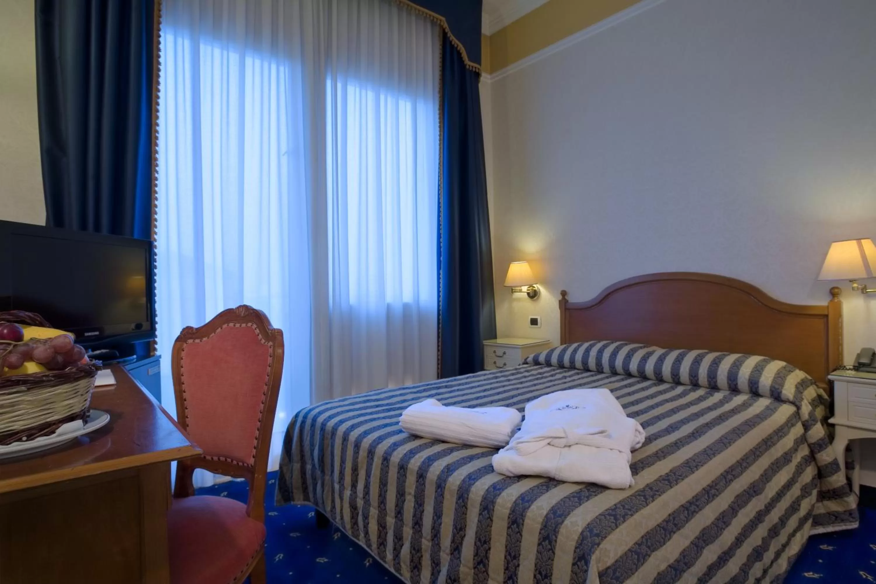 Photo of the whole room, Bed in Hotel Terme Helvetia