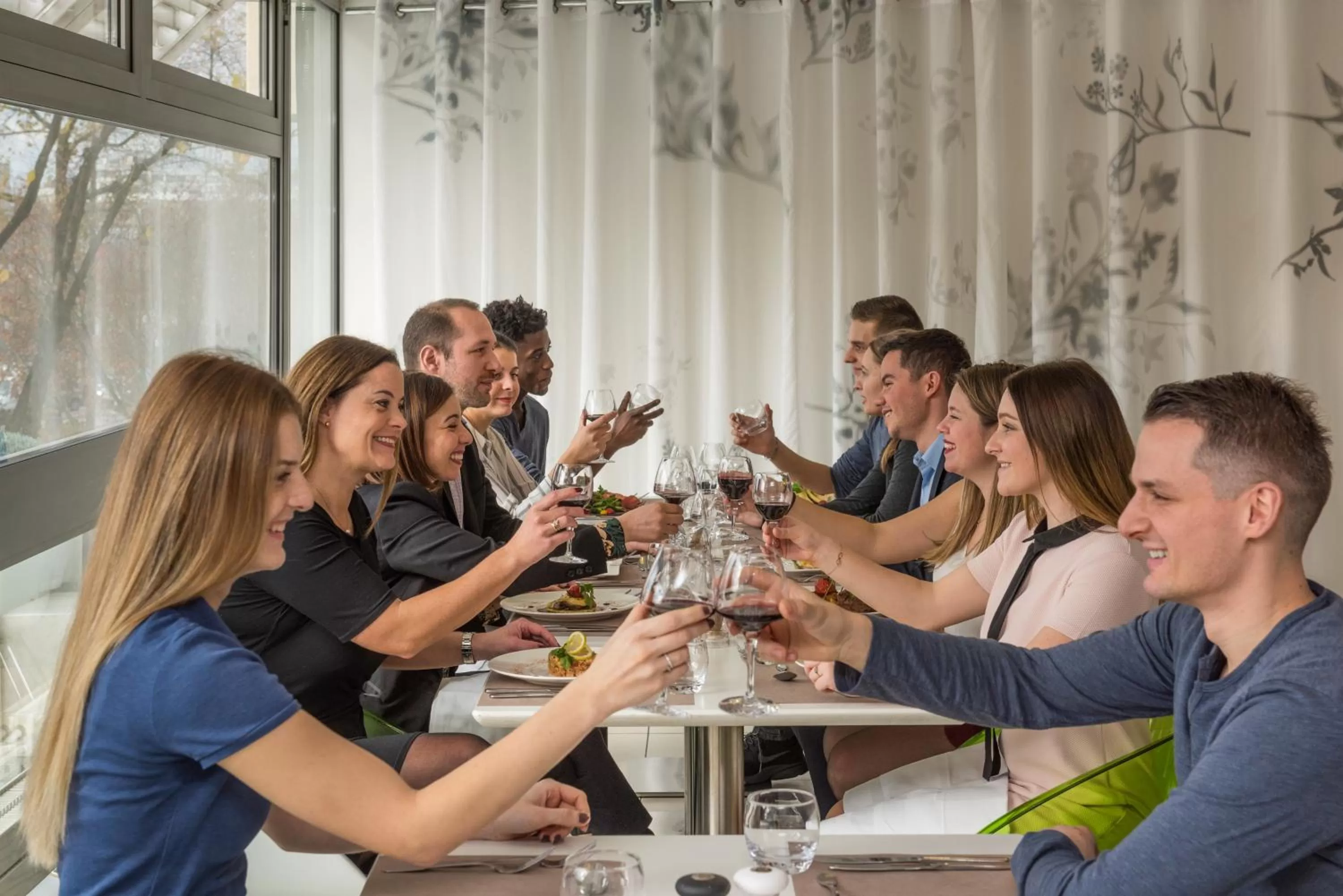 Restaurant/places to eat in Mercure Paris Vaugirard Porte De Versailles