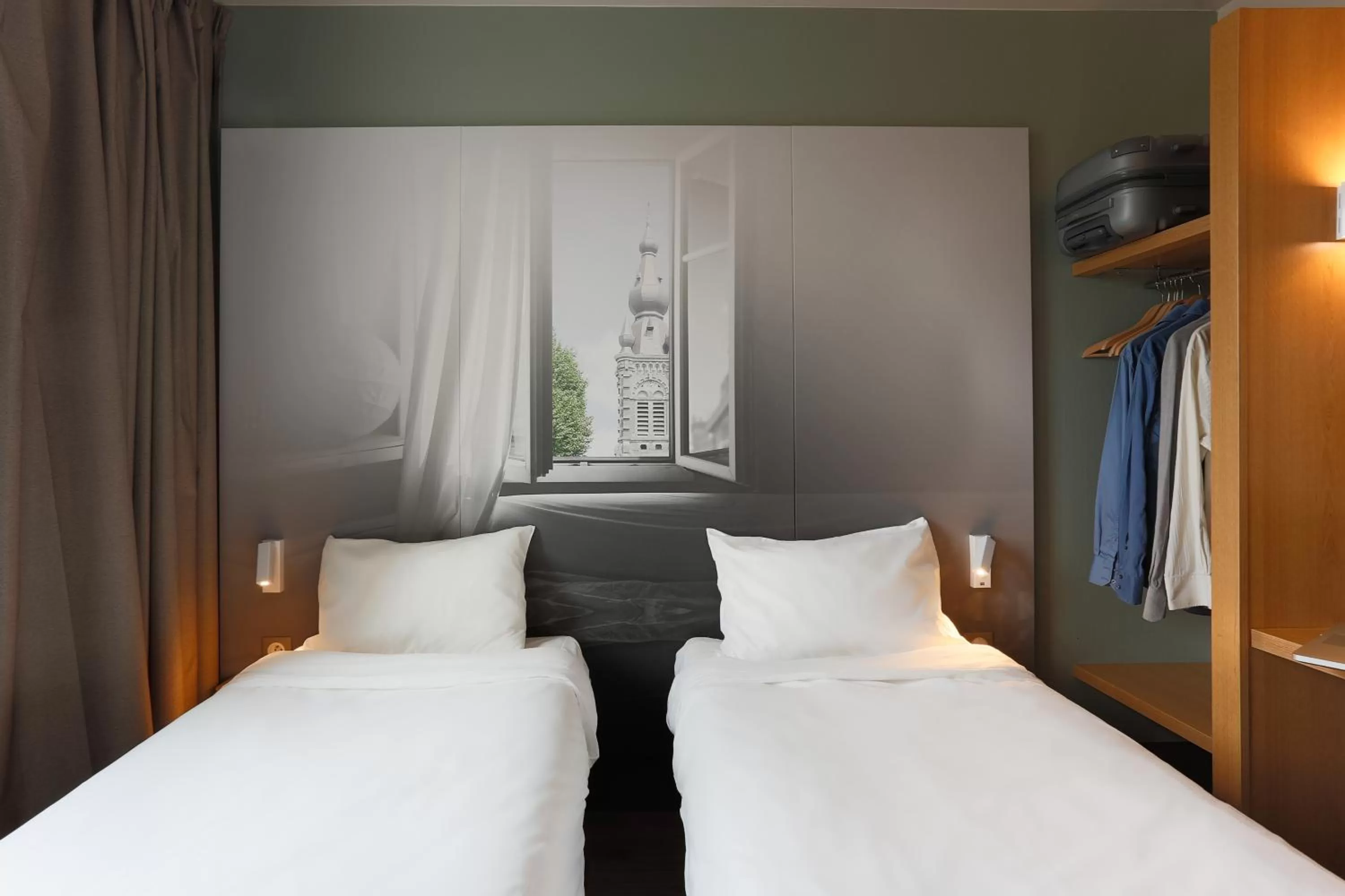 Bedroom, Bed in B&B HOTEL Valenciennes Marly