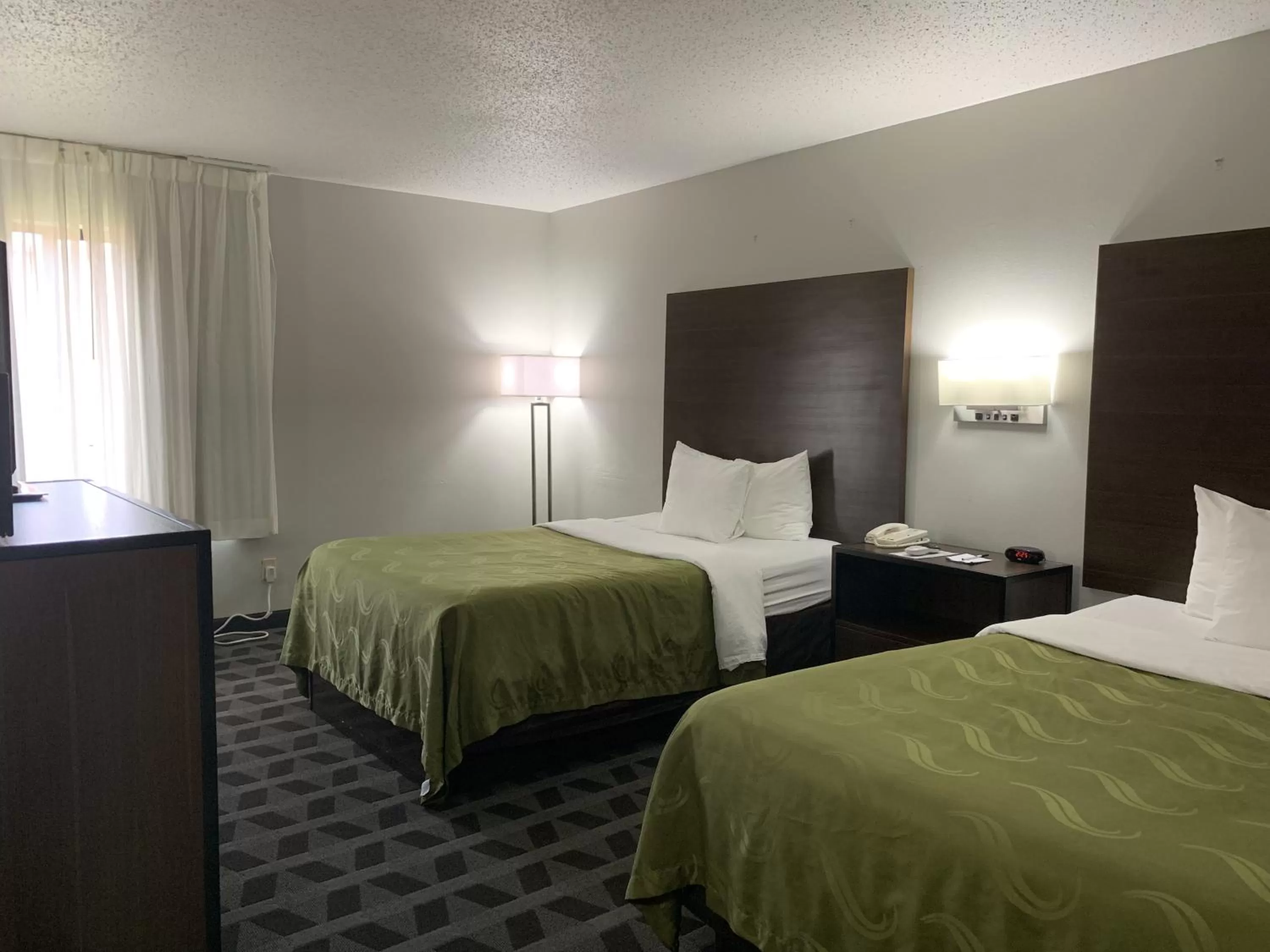 Bed in Quality Inn Hillsboro