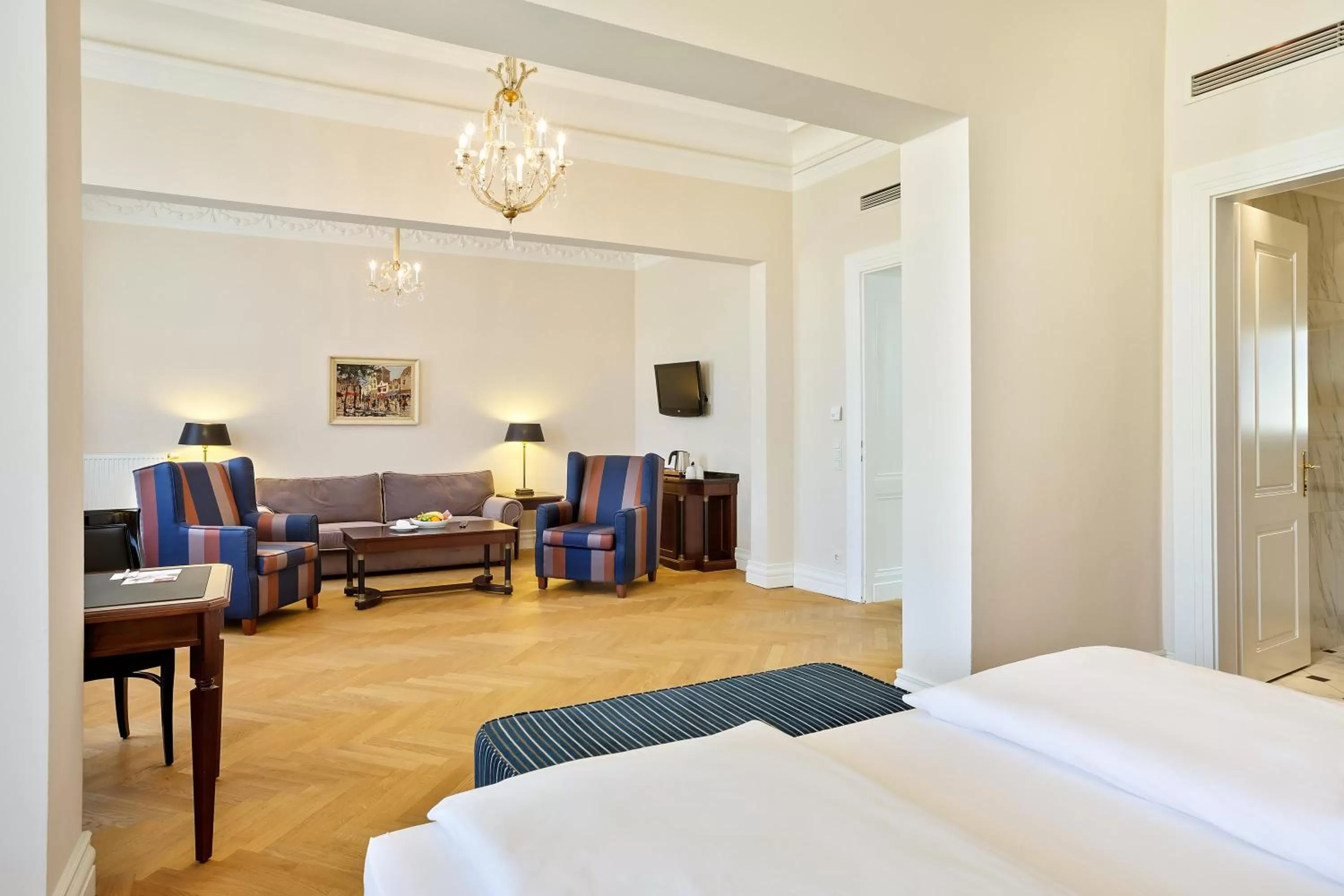 Photo of the whole room, Bed in Austria Trend Parkhotel Schönbrunn Wien