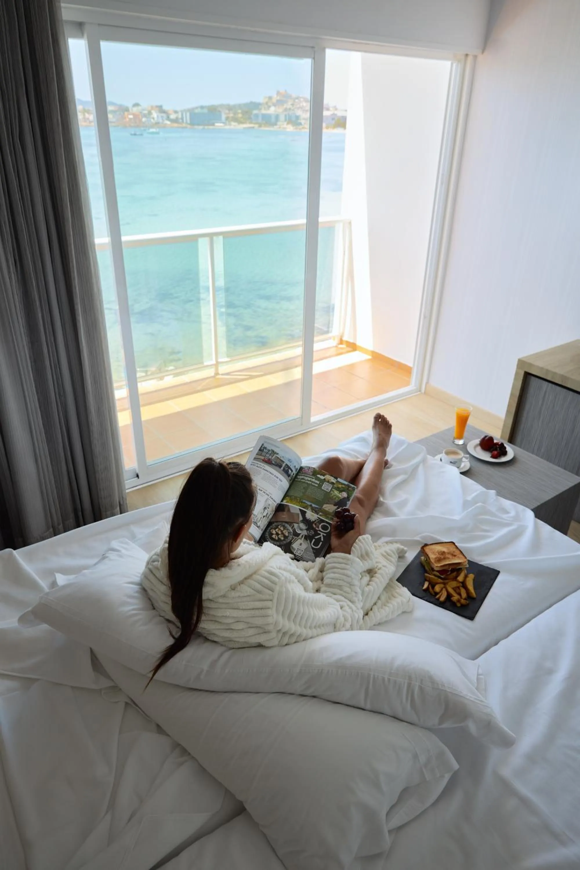 Photo of the whole room, Bed in Hotel Simbad Ibiza