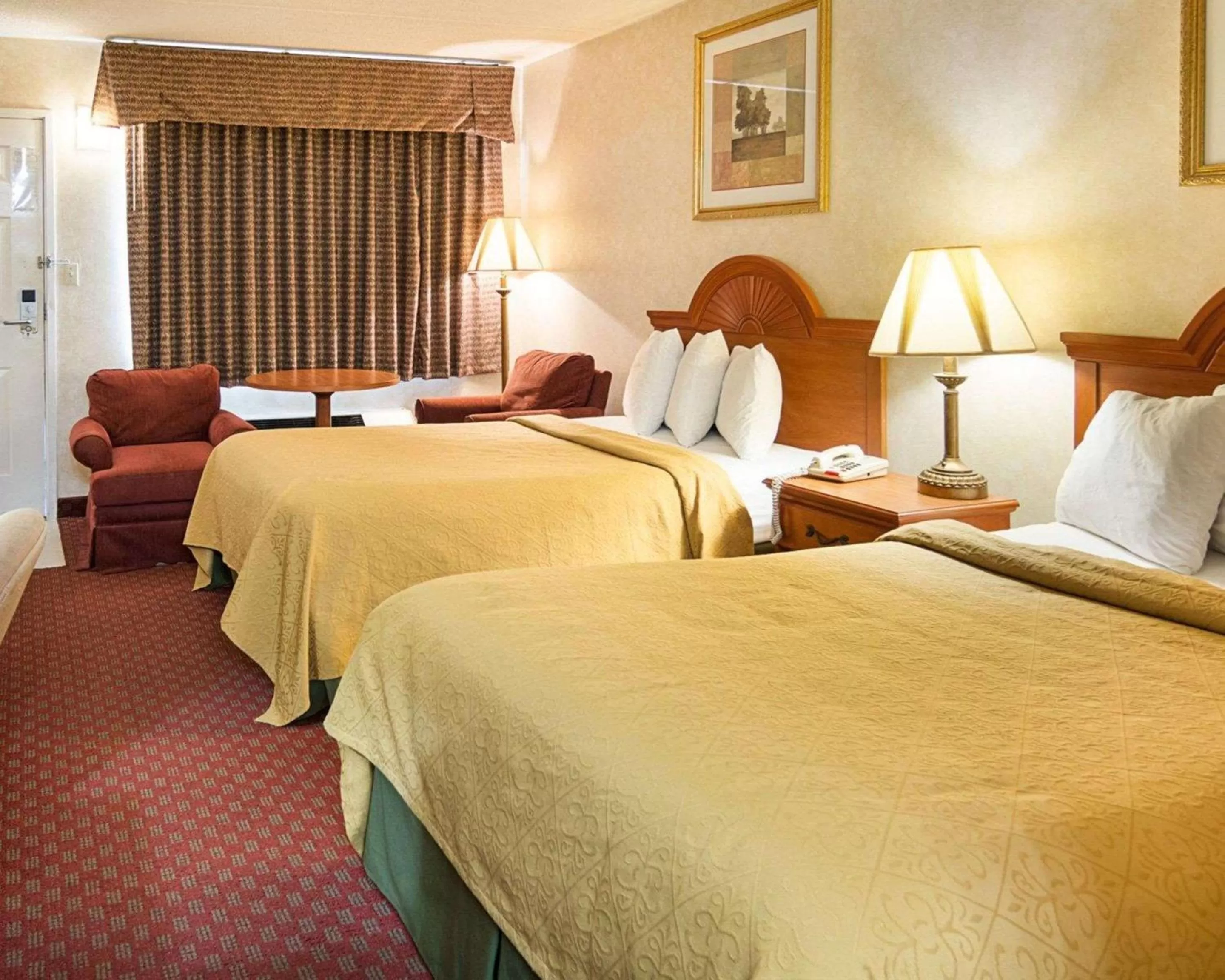 Photo of the whole room, Bed in Quality Inn Petersburg Fort Lee Area