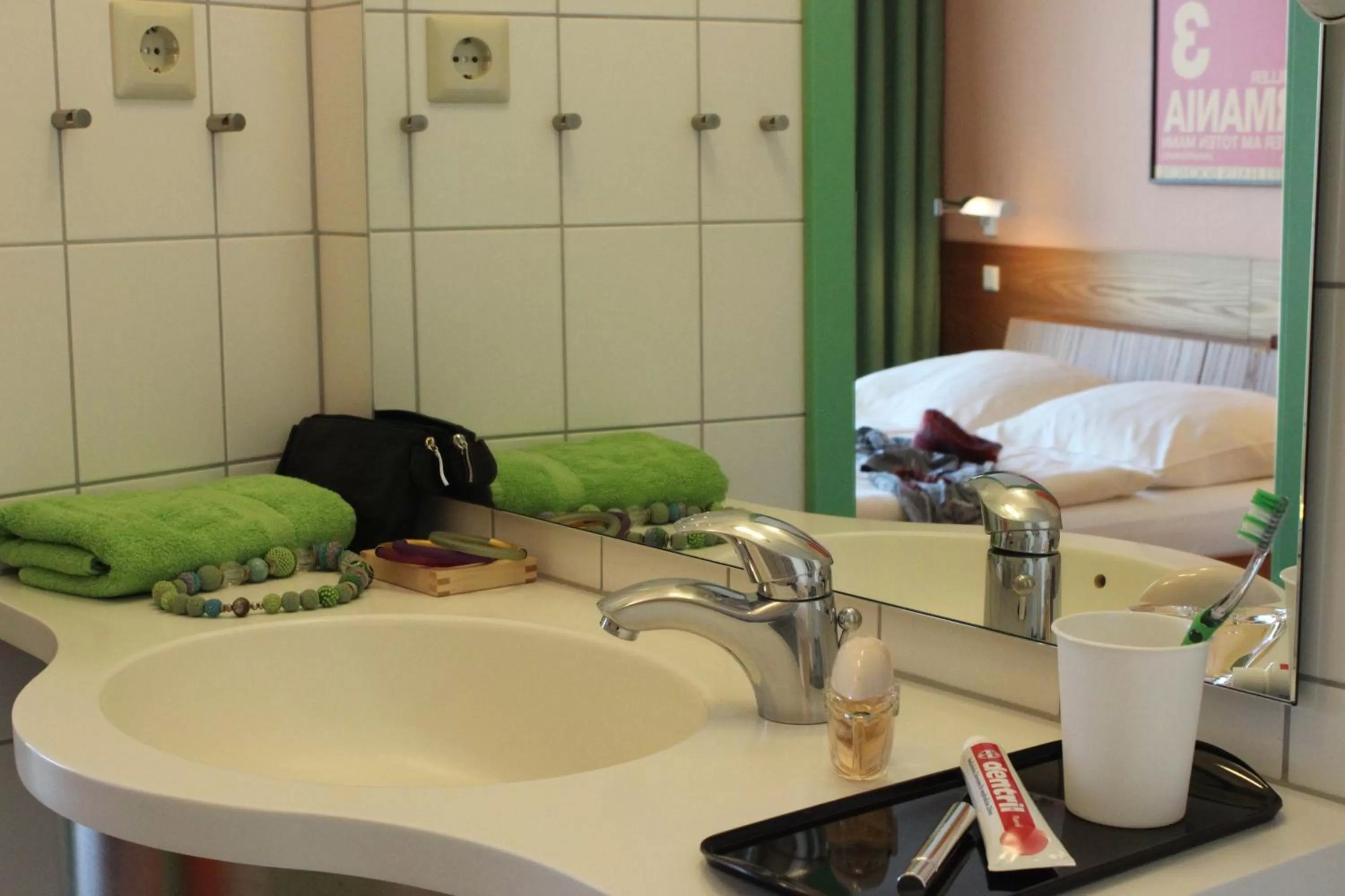 Bathroom, Bed in An der Persiluhr Stadt-gut-Hotel