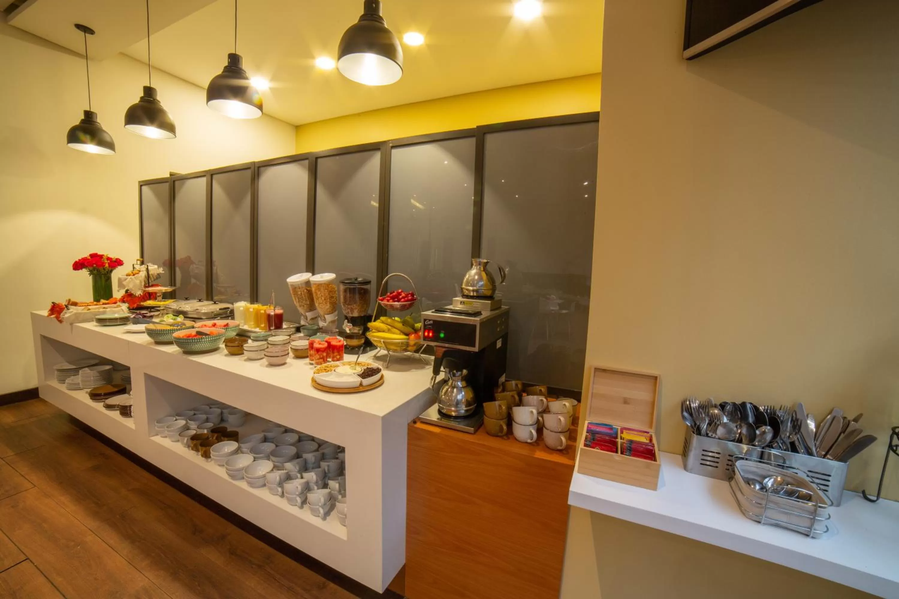 Buffet breakfast in Hotel Espacio 94