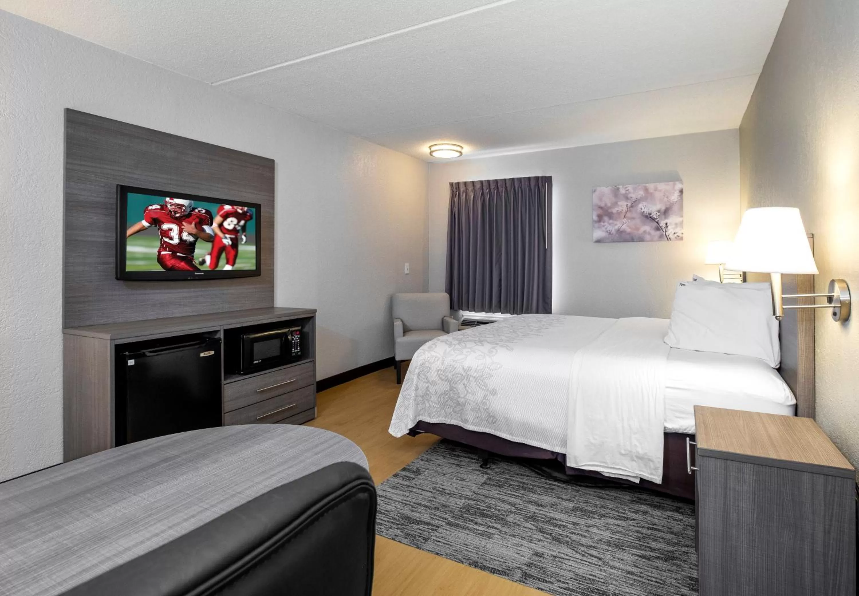 Photo of the whole room, Bed in Red Roof Inn PLUS Boston - Mansfield - Foxboro