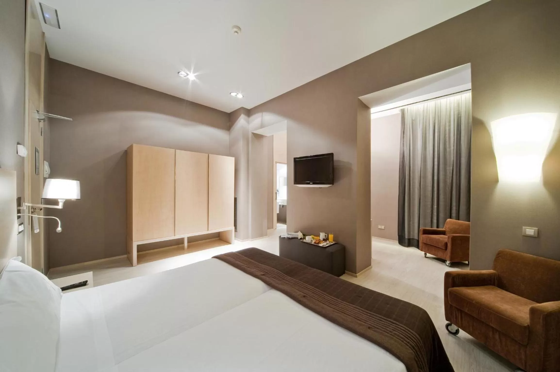 Photo of the whole room, Bed in Hotel Actual