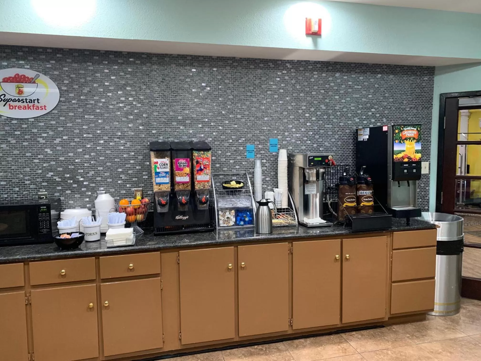 Breakfast in Super 8 by Wyndham Hull Street Midlothian Richmond Area