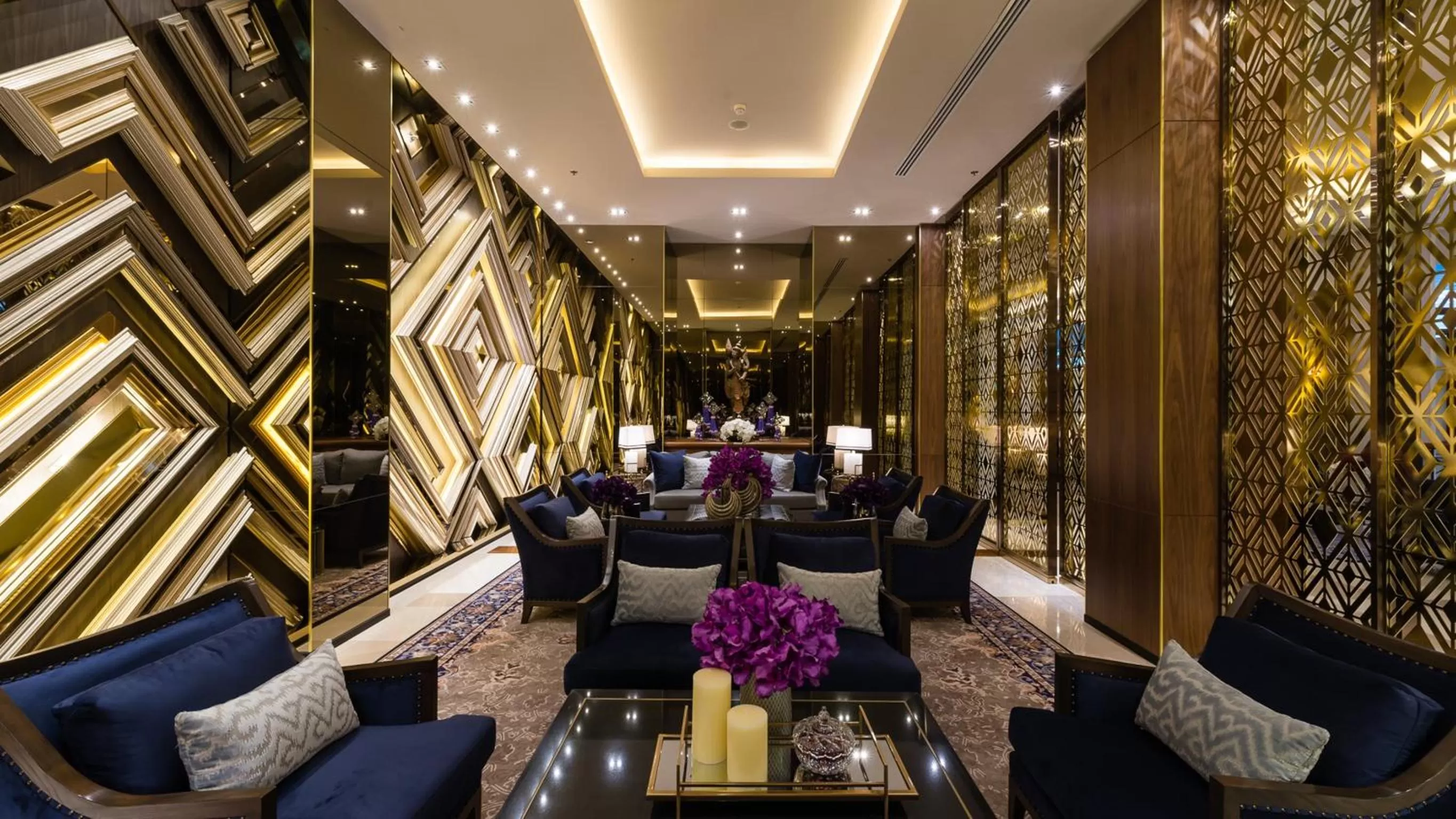 Lobby or reception in Chatrium Hotel Royal Lake Yangon