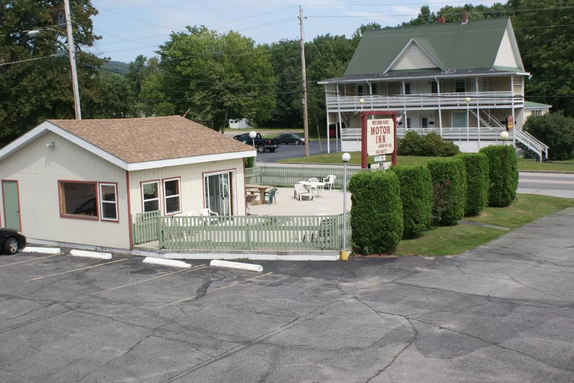 Property building in Northern Peaks Motor Inn