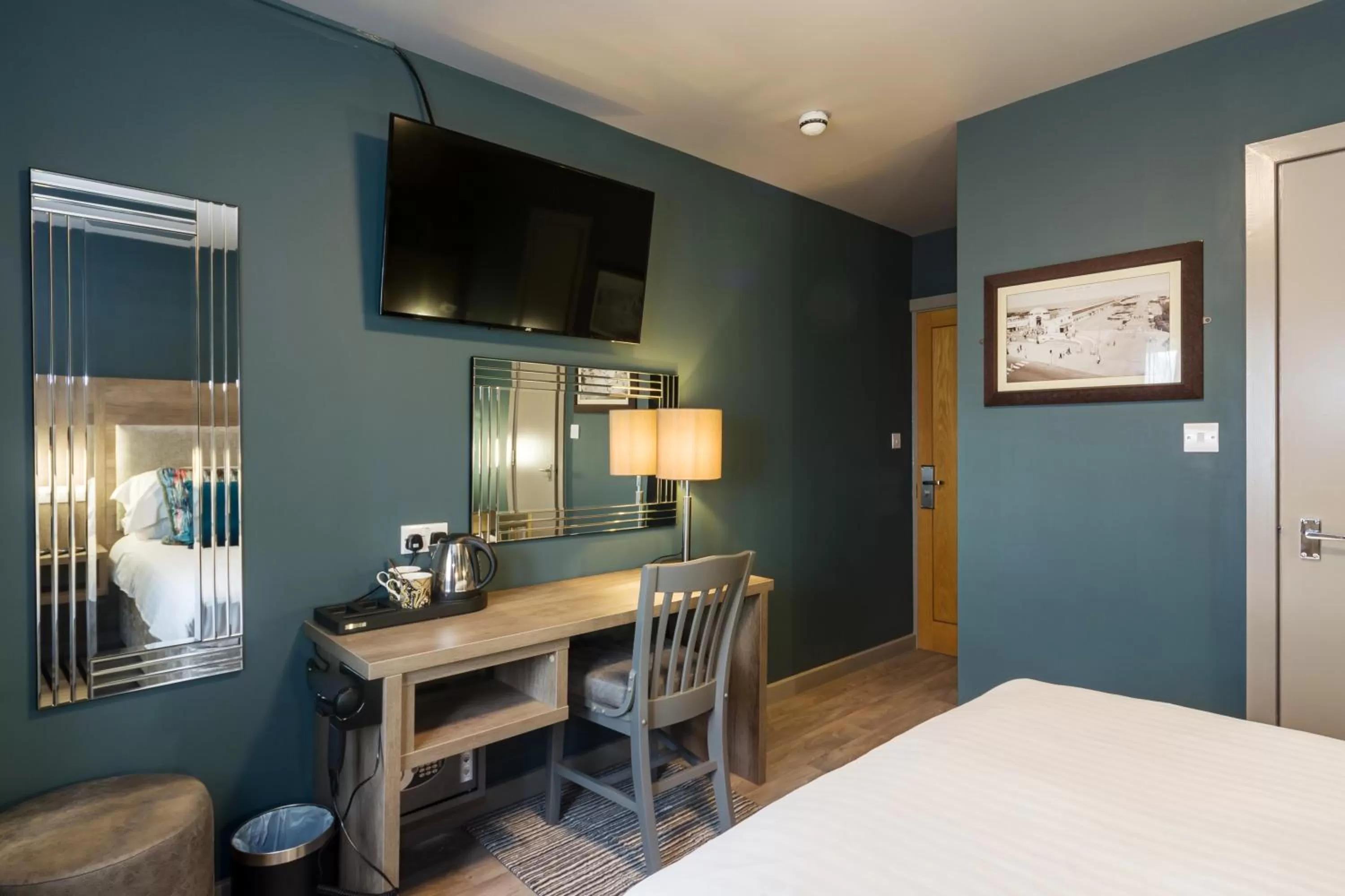 Photo of the whole room, Bed in Hotel No 8