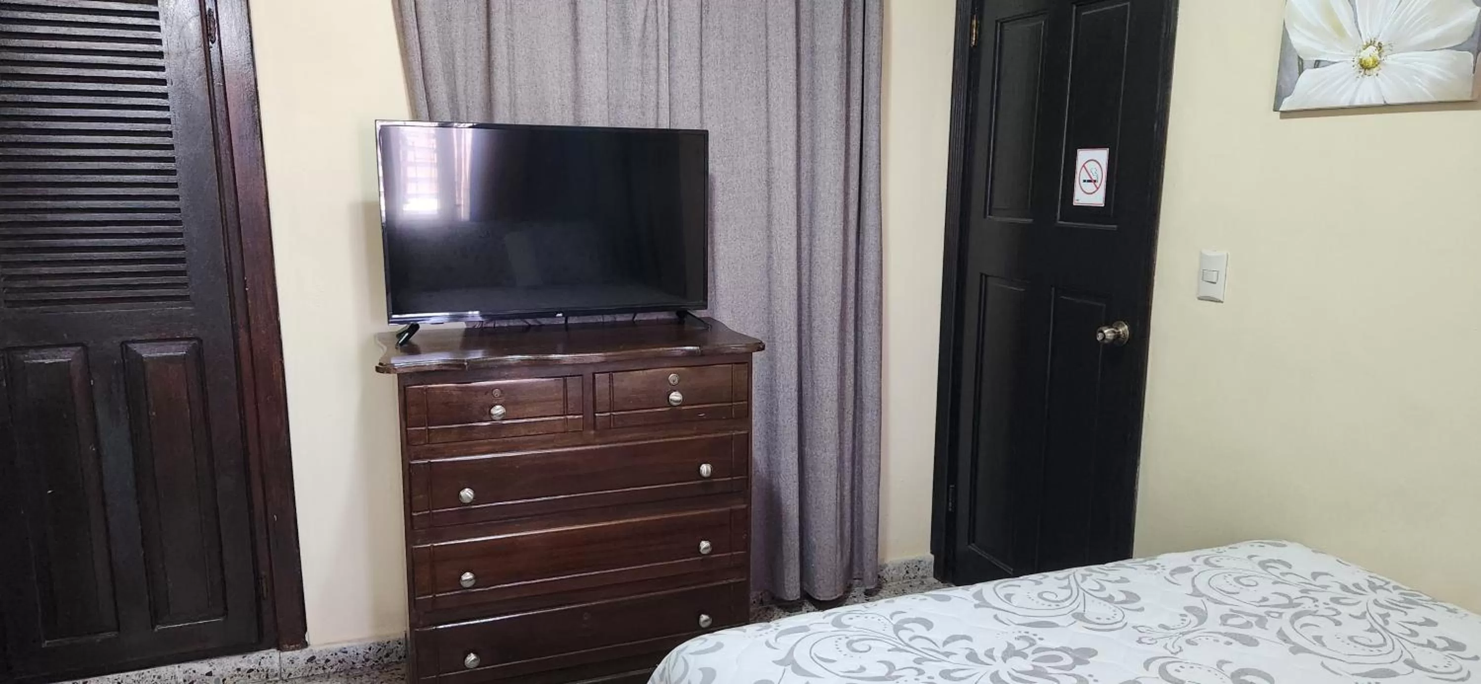 wardrobe, TV/Entertainment Center in Casa Altamira