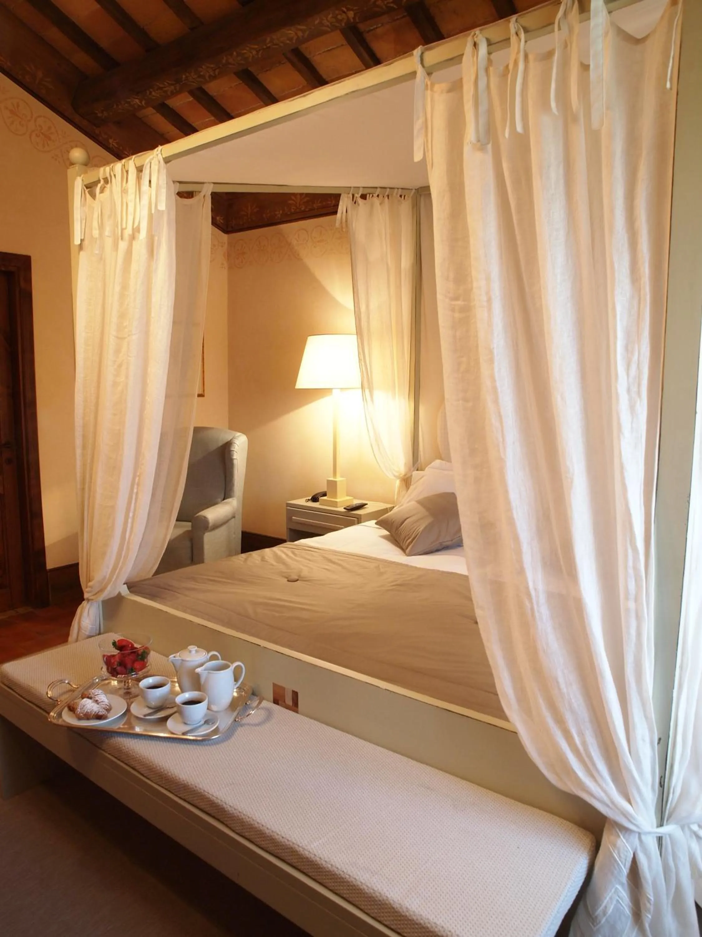 Bedroom, Bed in Relais Todini - Residenza d'epoca - Luxury Historic house