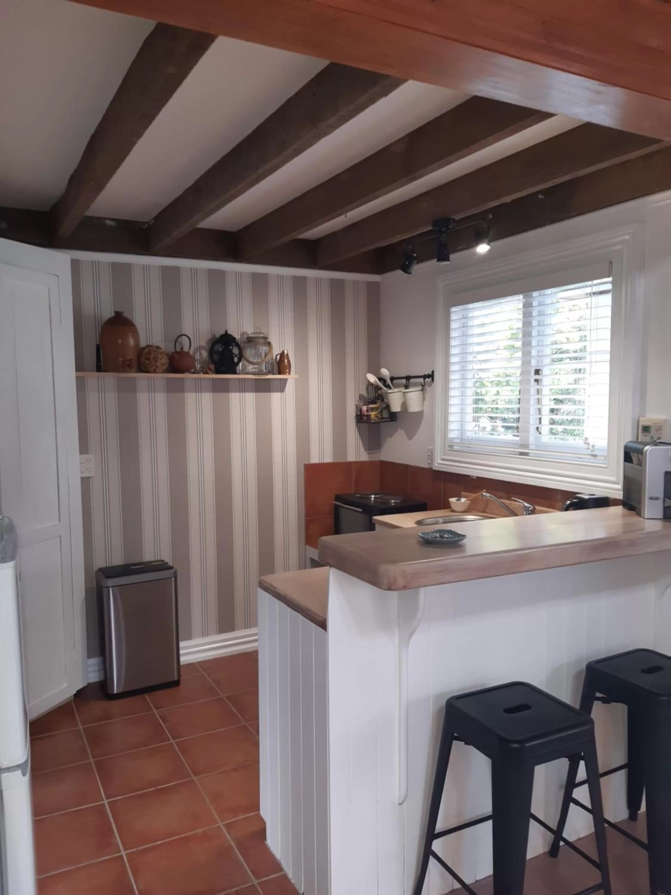 Kitchen or kitchenette in Harbour View Cottage
