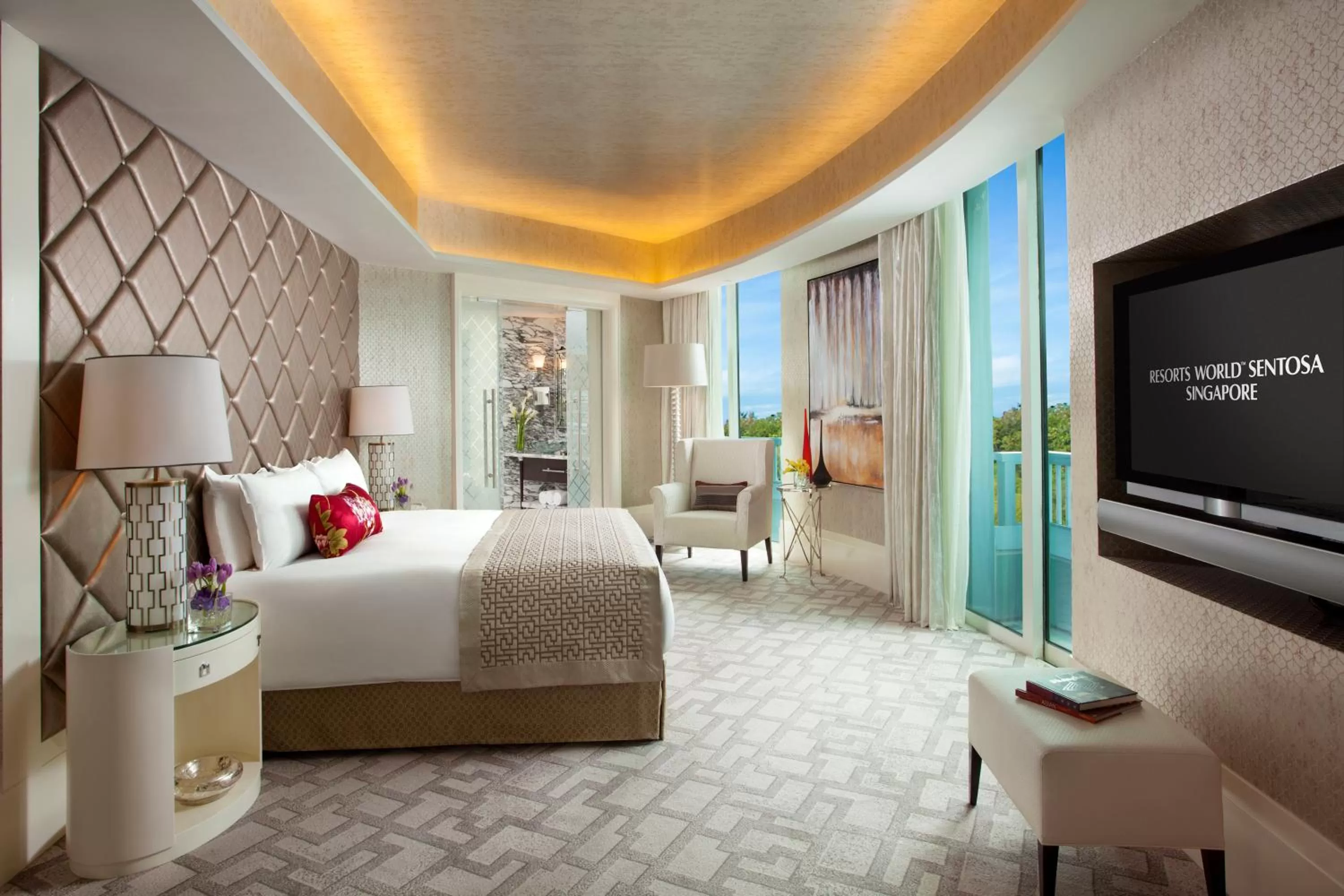 Bed in Resorts World Sentosa - Hotel Michael