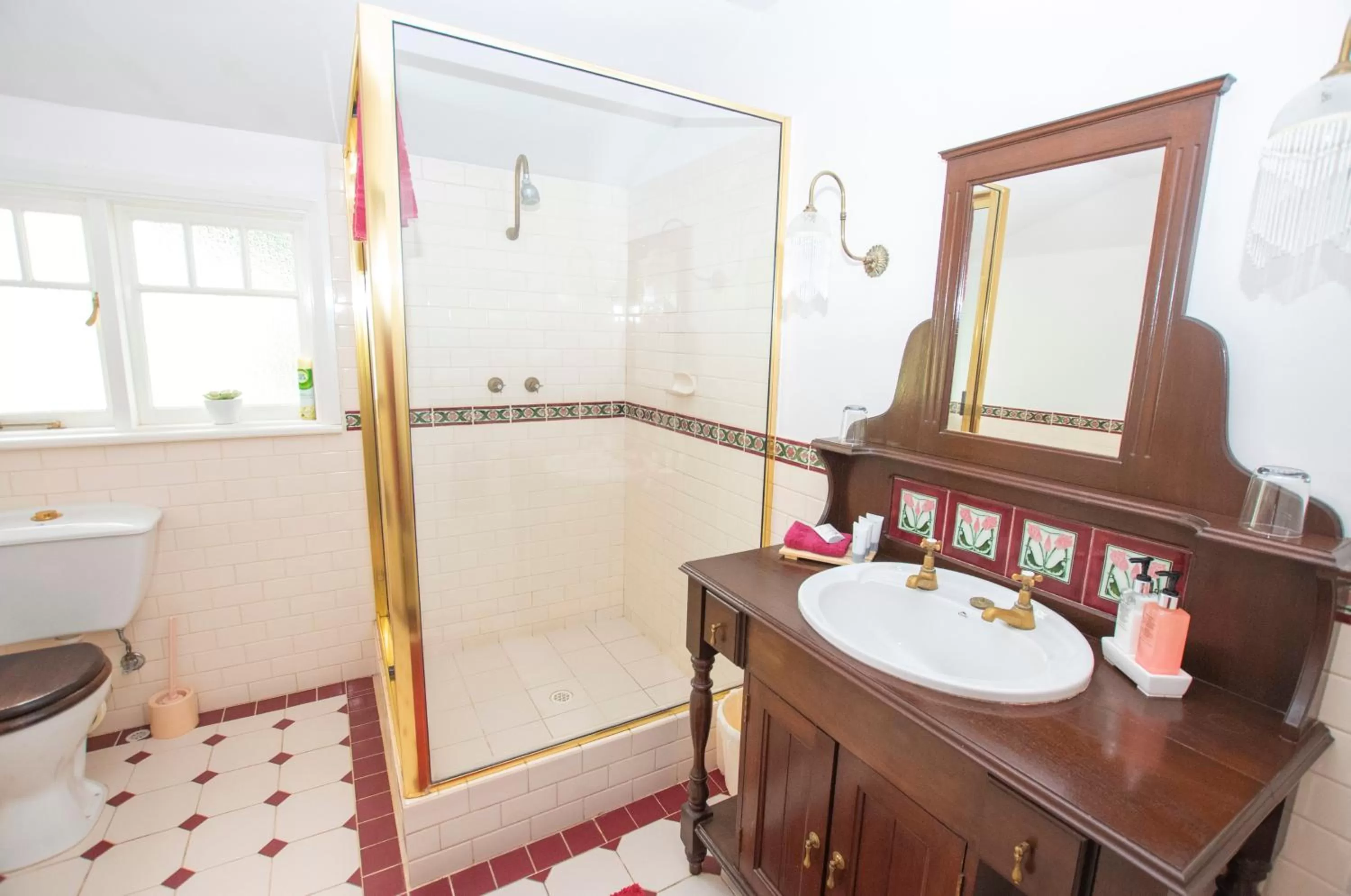 Shower in Rosebridge House Bed & Breakfast Adult Retreat
