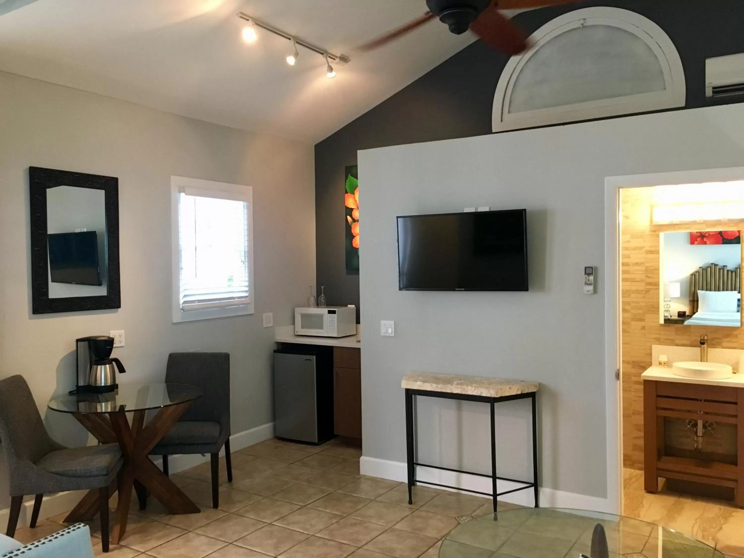 Coffee/tea facilities in Douglas House