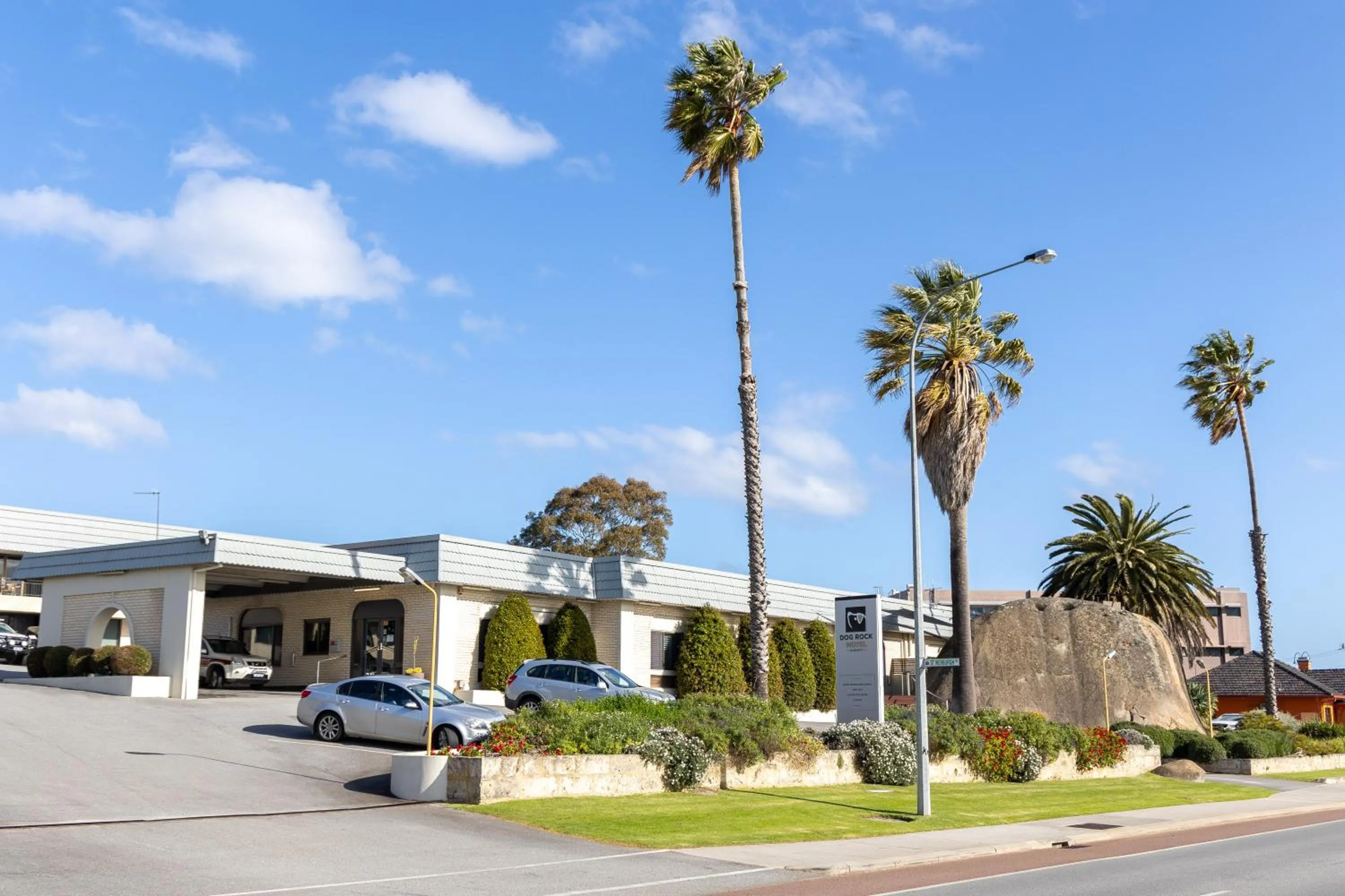 Property building in Dog Rock Motel