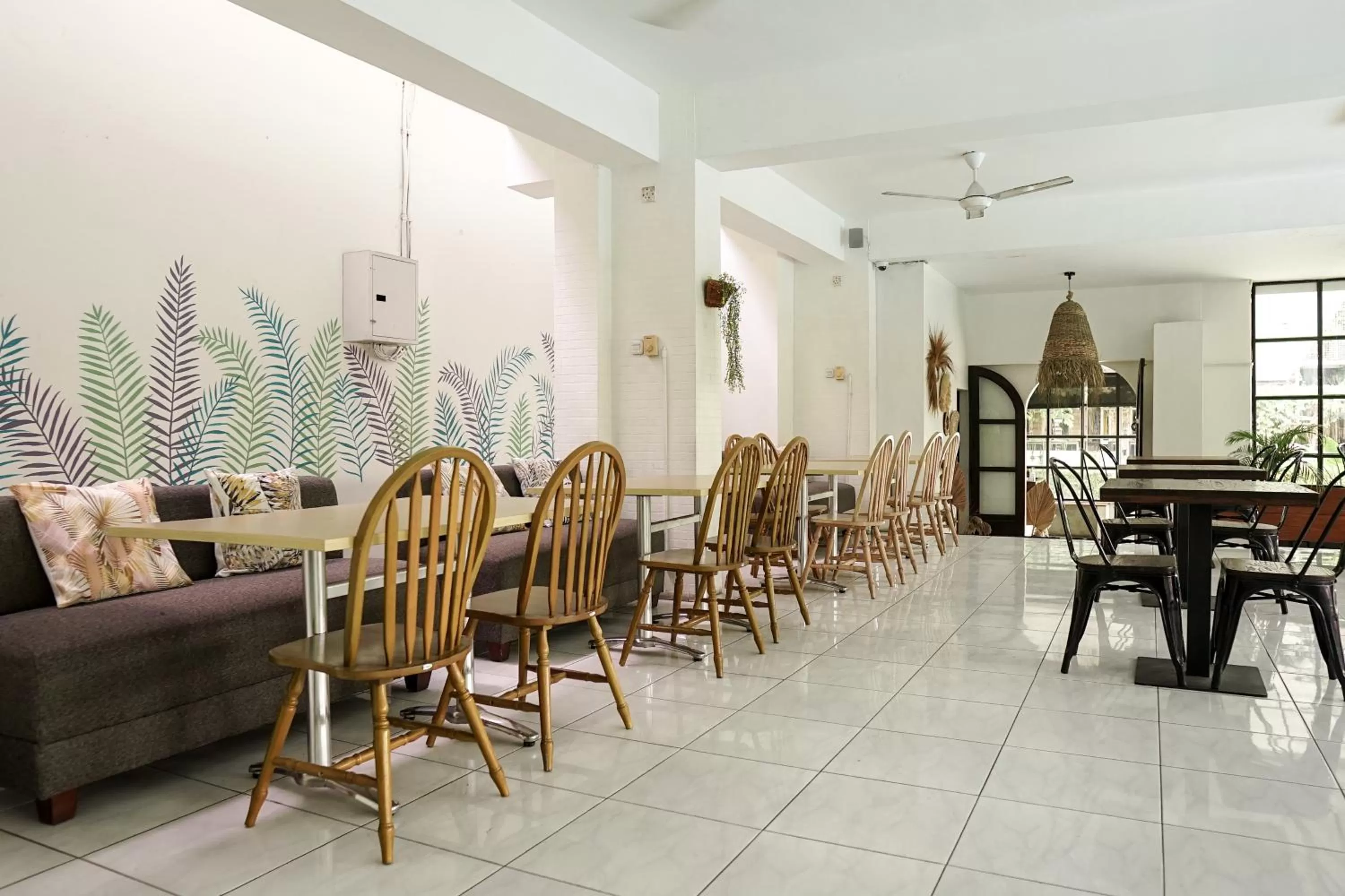 Restaurant/places to eat in Airlangga Hotel