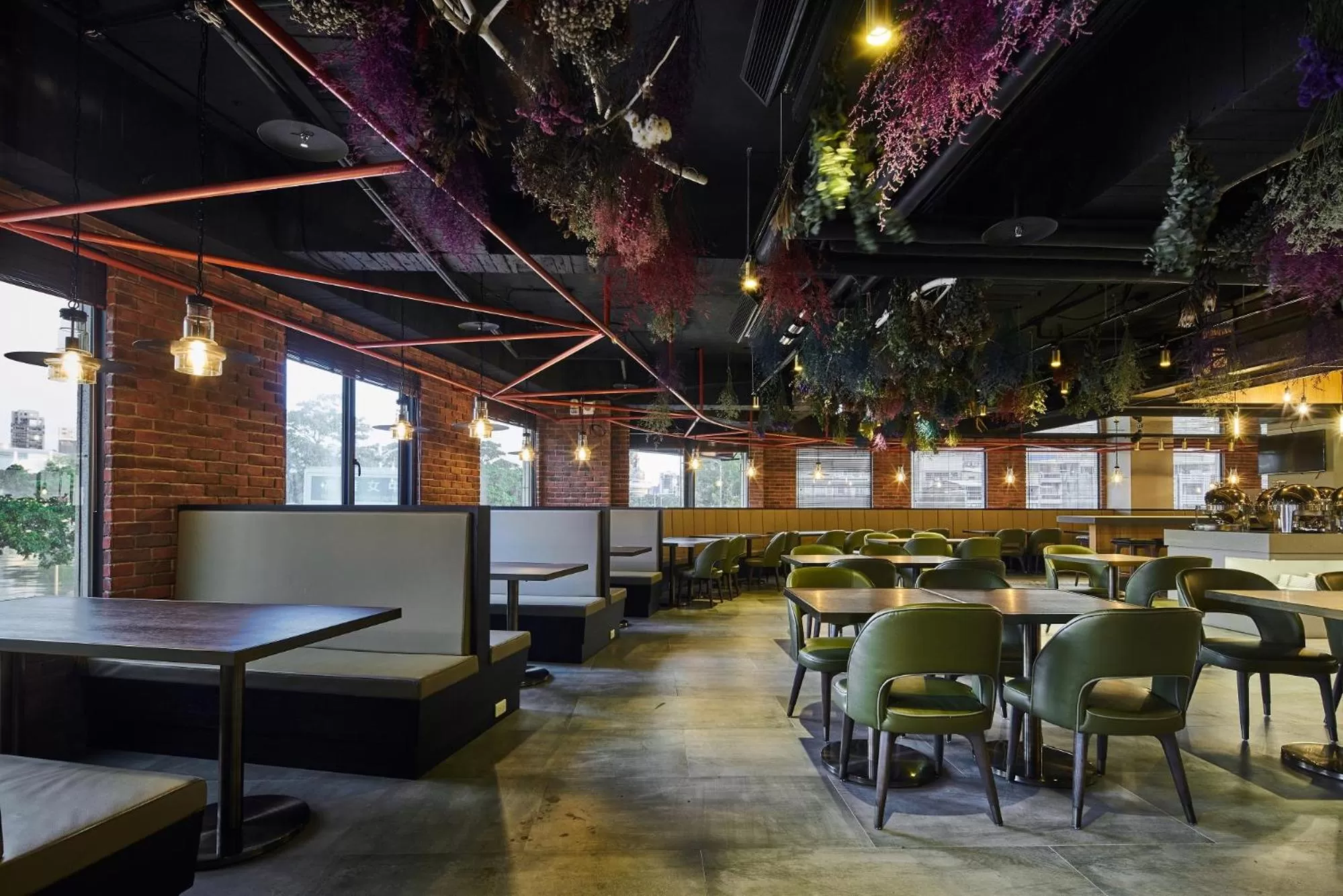 Restaurant/places to eat in Harbour 10 Hotel