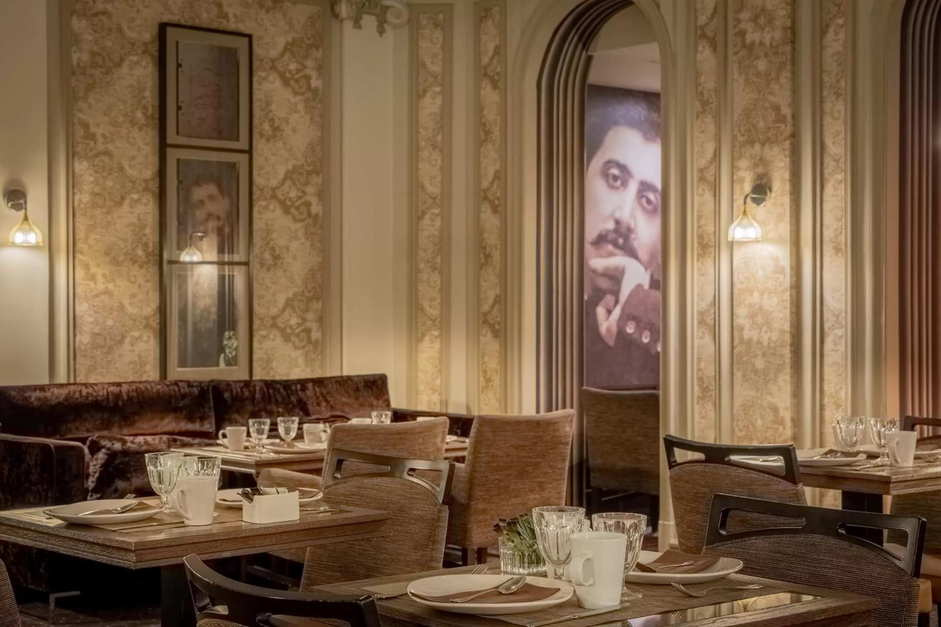 Restaurant/places to eat in Hotel Litteraire Le Swann, BW Premier Collection