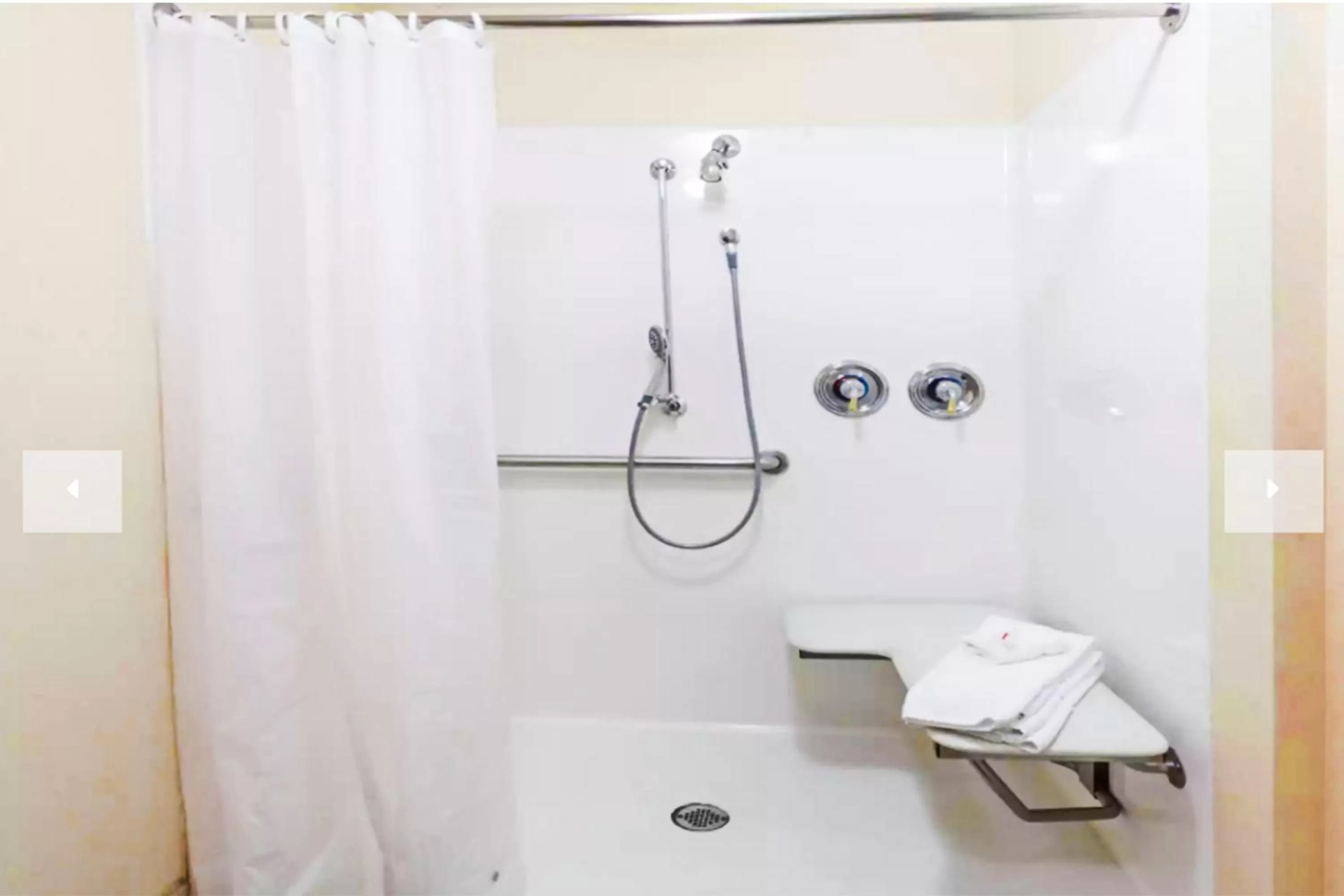 Shower in Baymont by Wyndham Columbia Maury