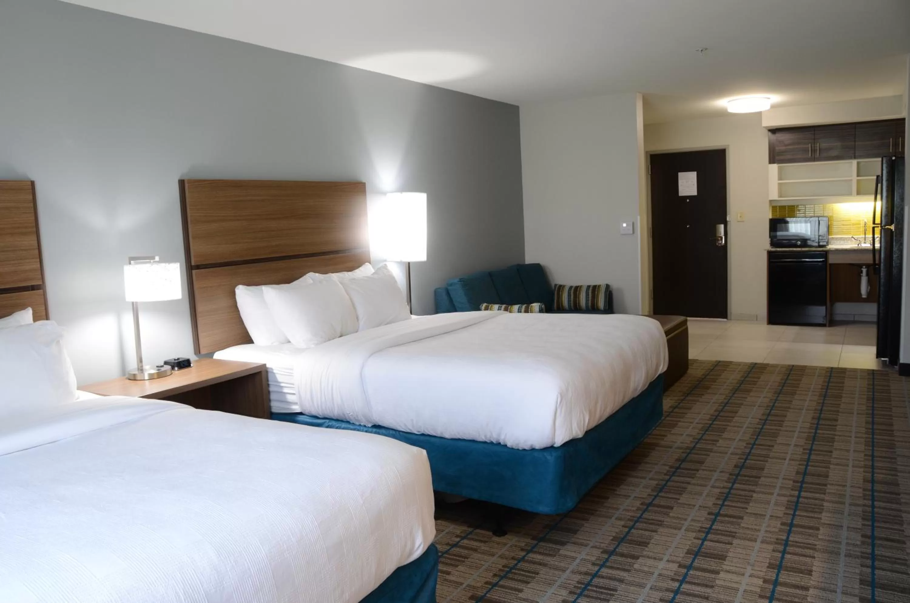 Photo of the whole room, Bed in MainStay Suites Bowling Green North