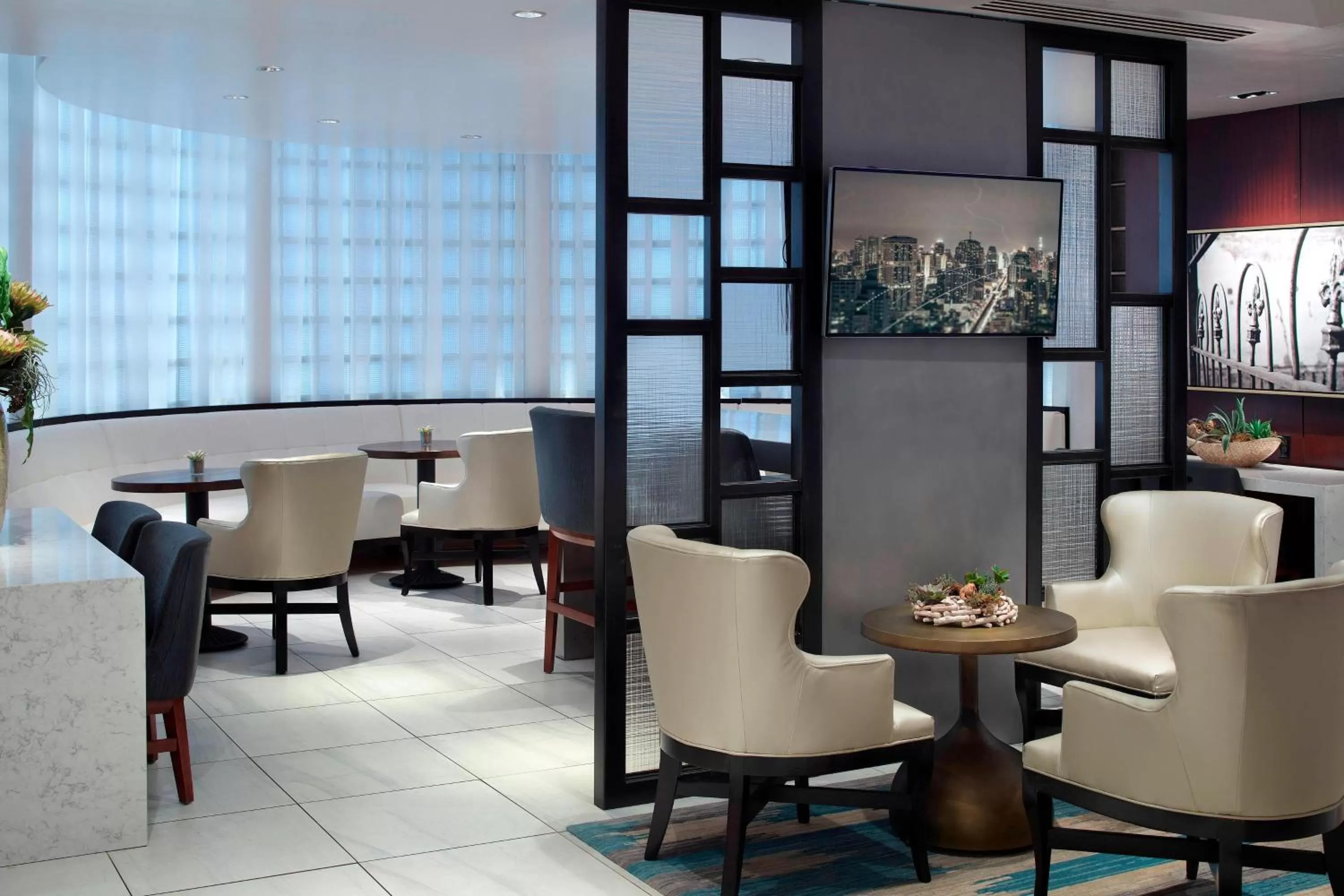 Lounge or bar in New Orleans Marriott Metairie At Lakeway