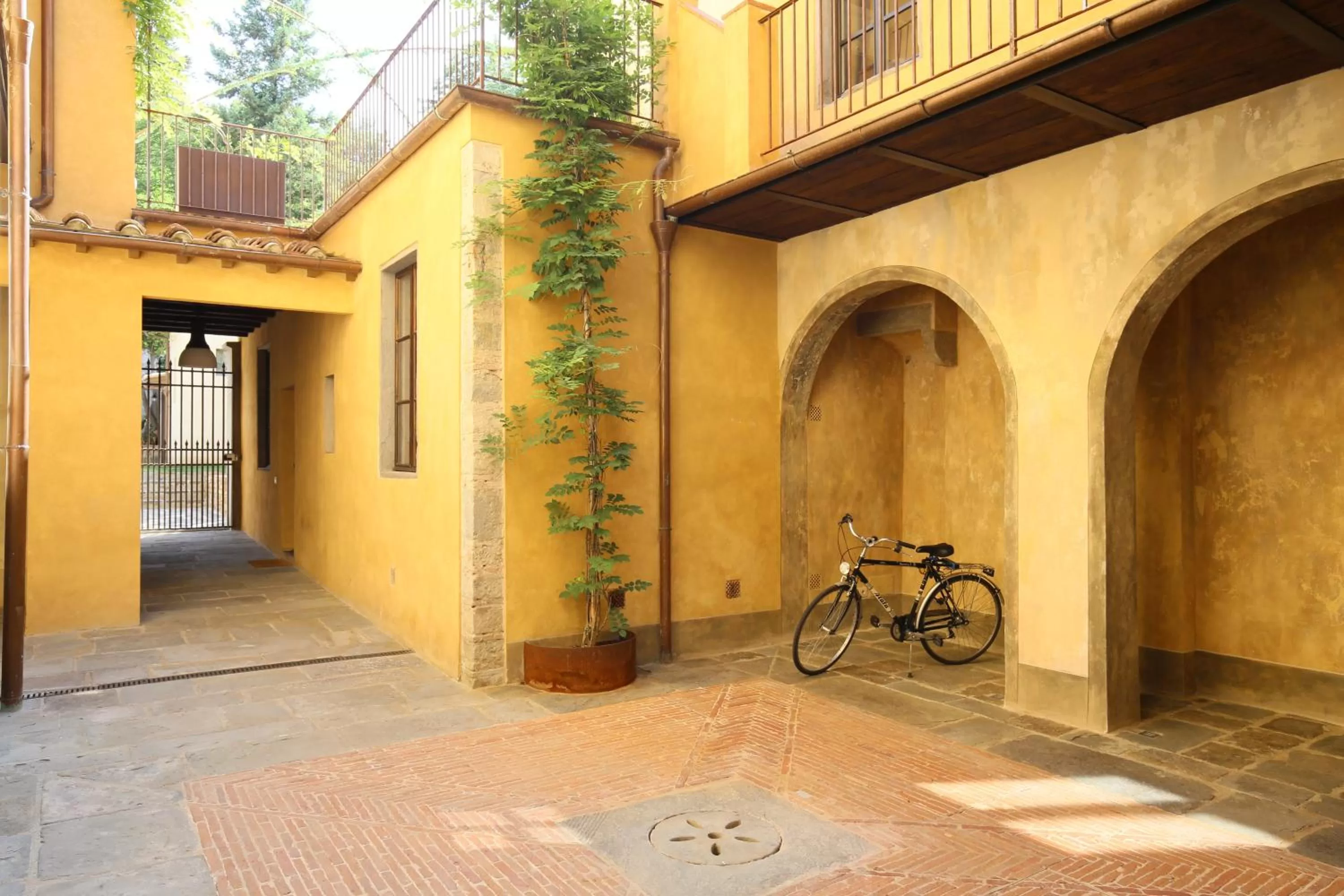 Garden in Numa Florence Palazzo San Niccolò