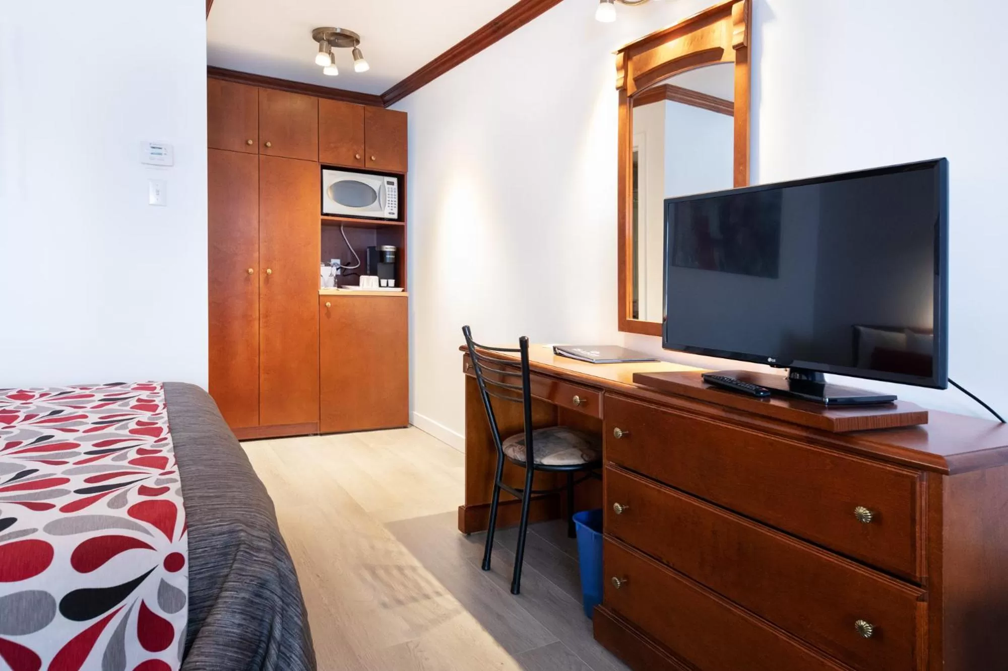 Photo of the whole room, Bed in Hotel Plante