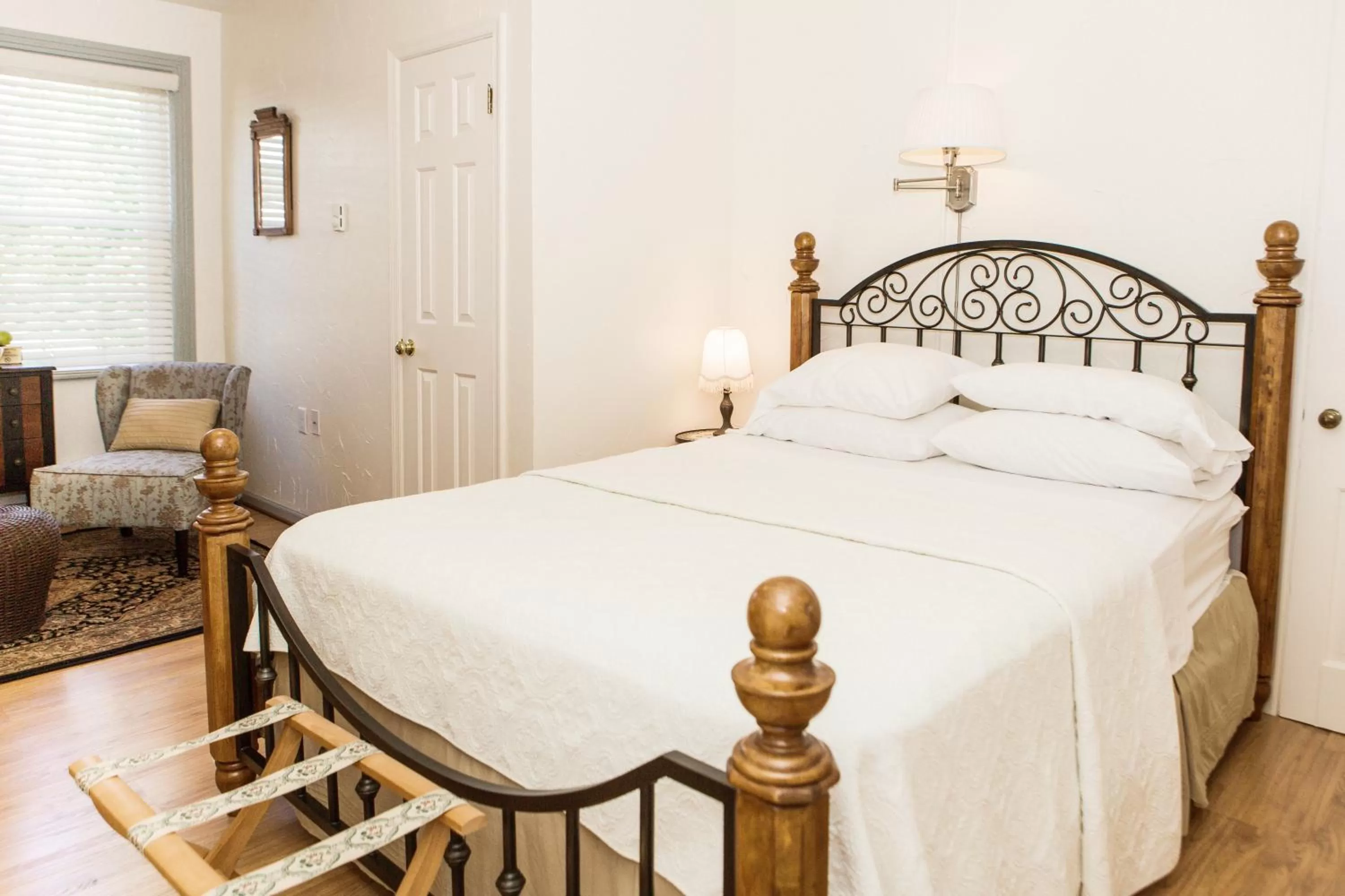 Bedroom, Bed in James Buchanan Hotel, Trademark Collection by Wyndham