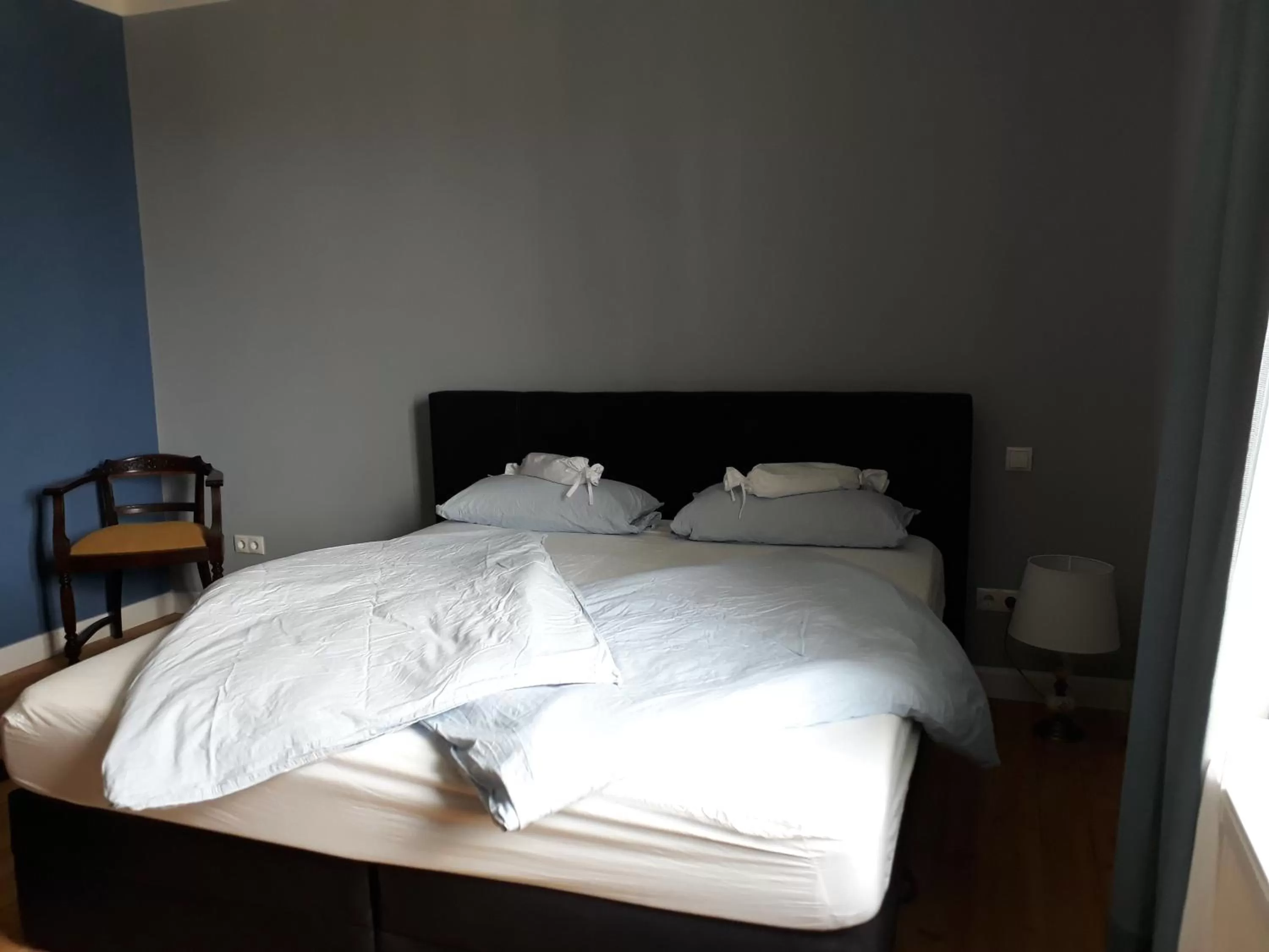 Bedroom, Bed in Emmas