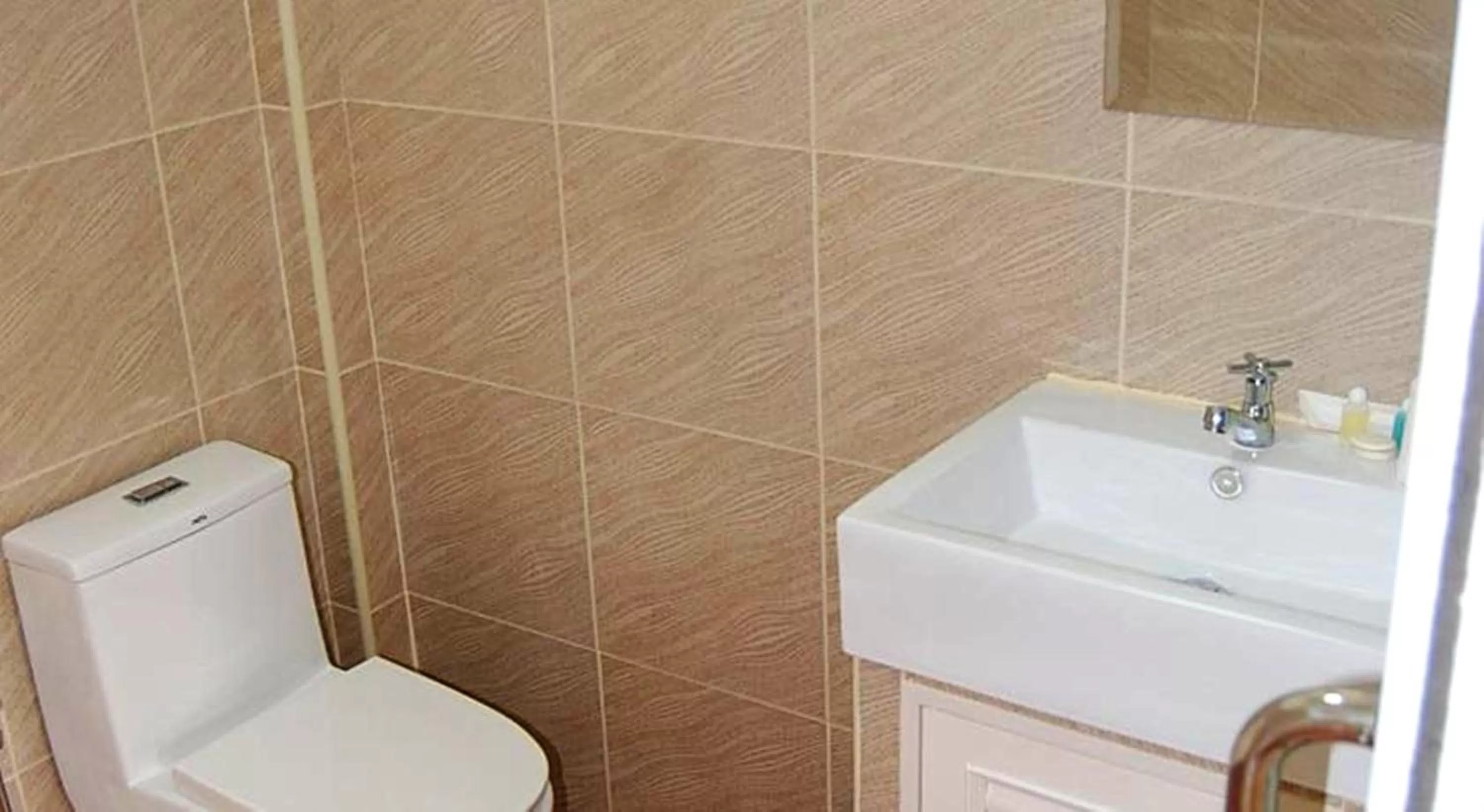 Bathroom in Khao Sok Hill Top Resort