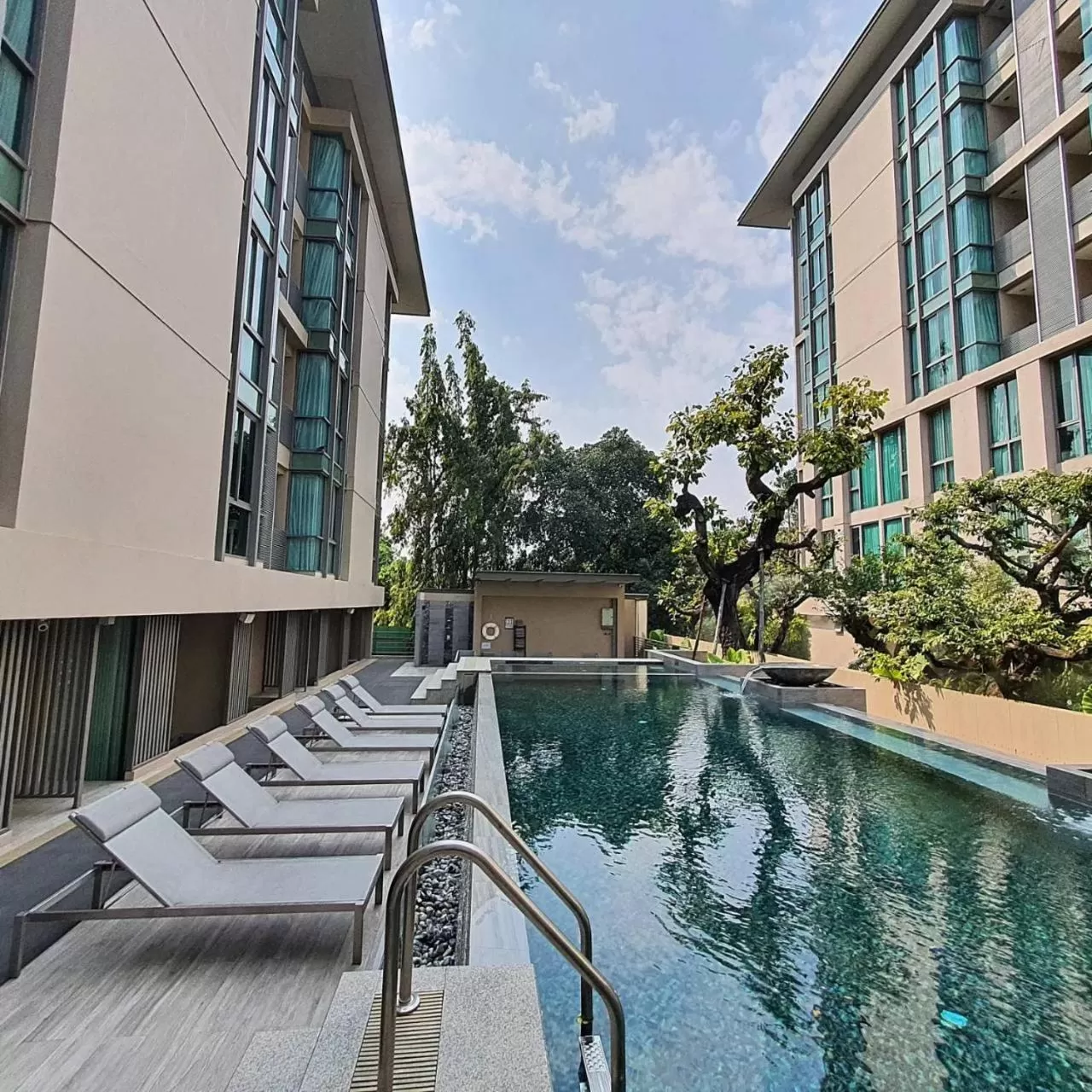 Swimming pool in Ana Park Residence