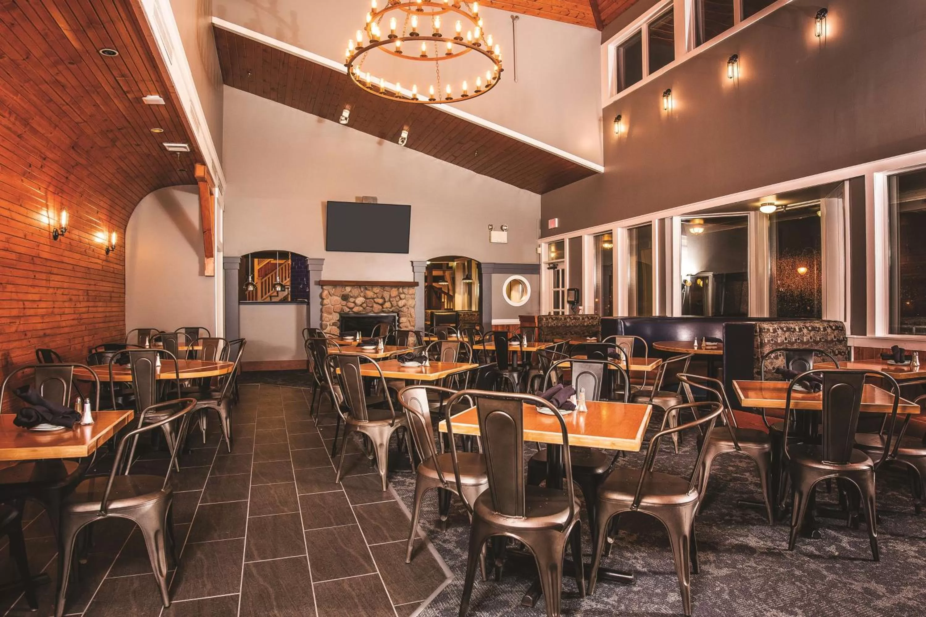 Restaurant/places to eat in DoubleTree by Hilton Racine Harbourwalk