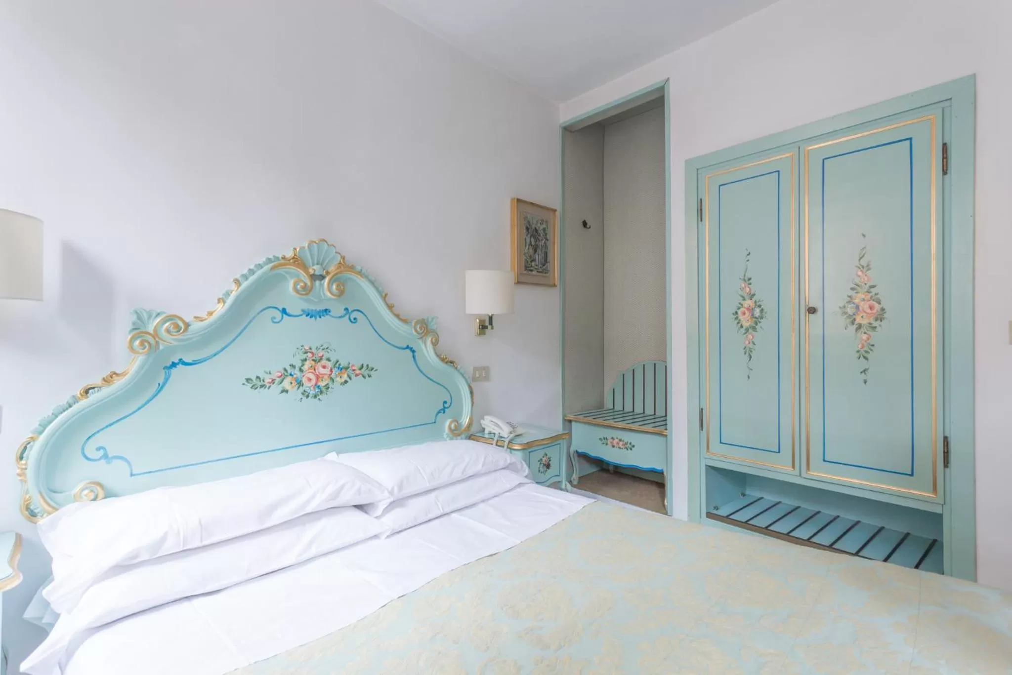 Bed in Hotel Serenissima