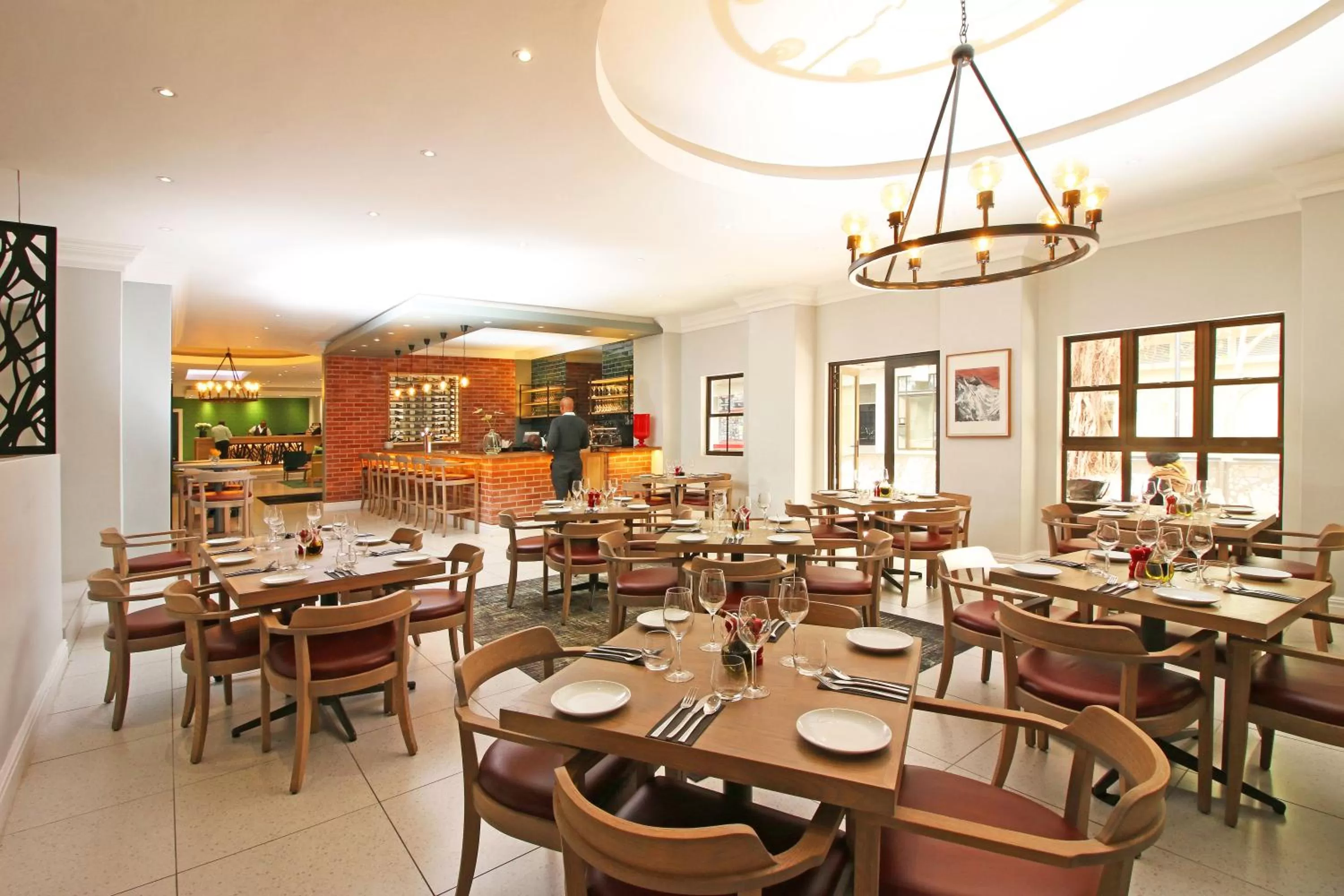 Restaurant/places to eat in Hollow on the Square City Hotel