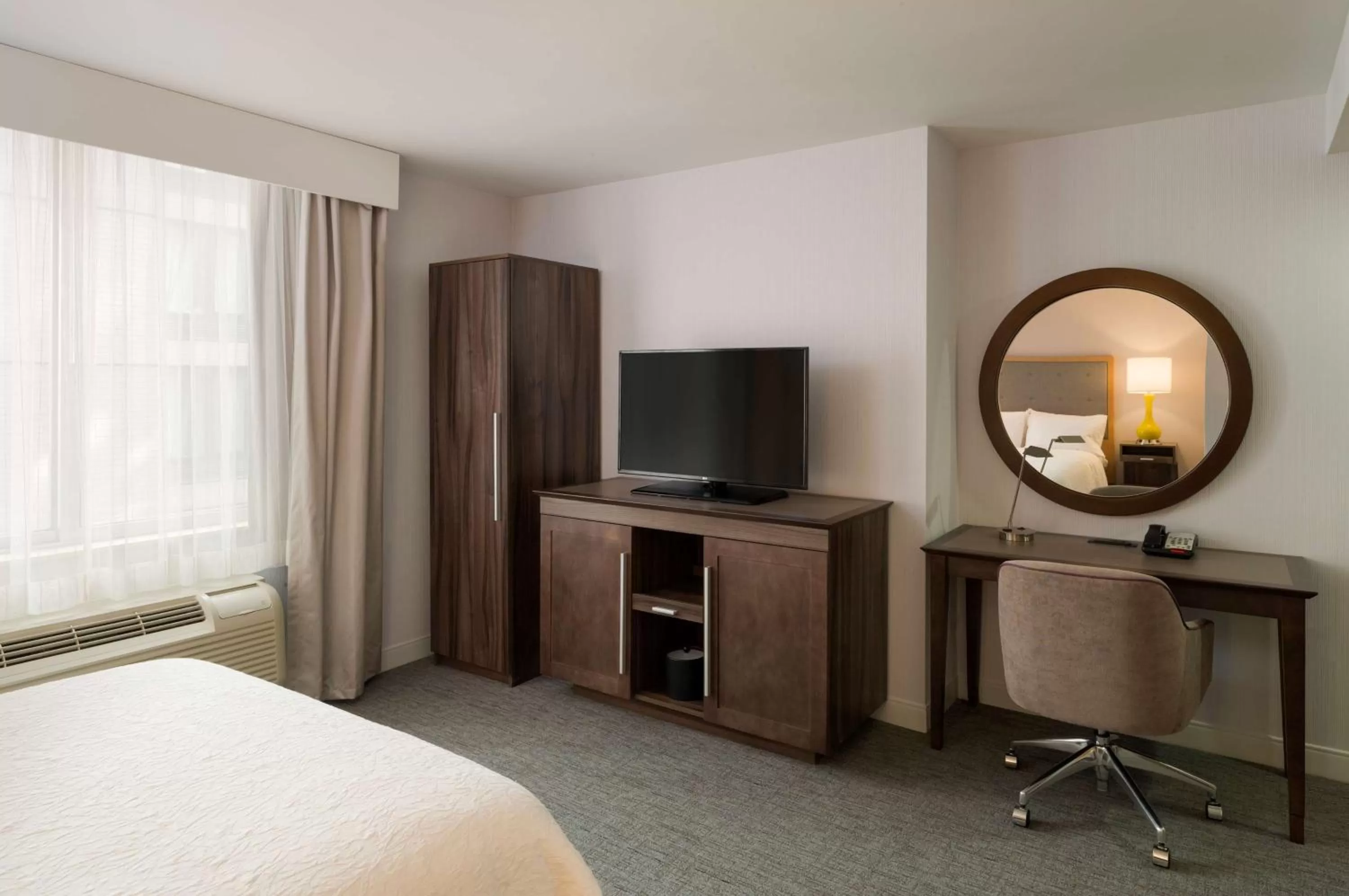 Bed in Hampton Inn Manhattan - Times Square South