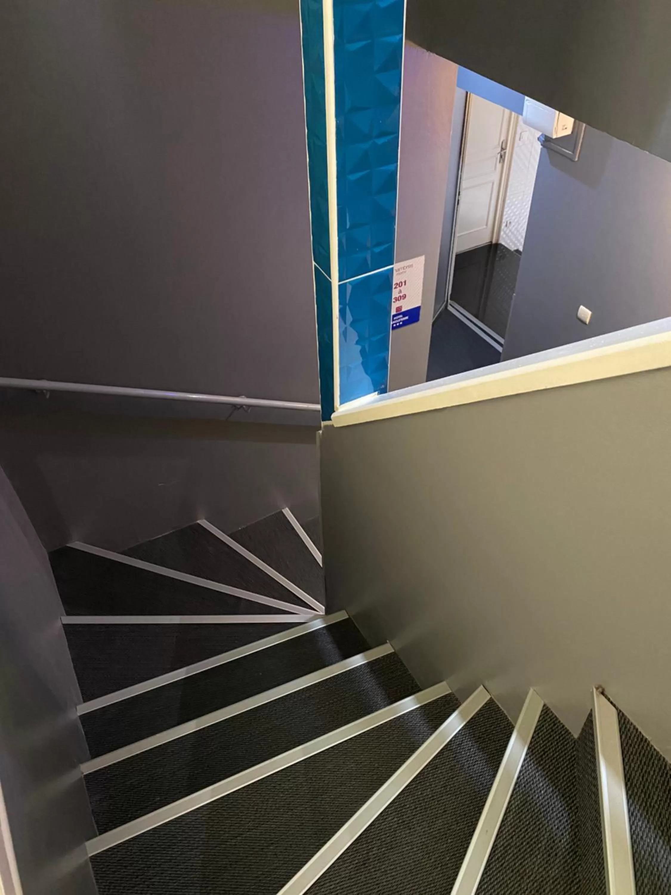 Lobby or reception, TV/Entertainment Center in Kyriad Direct Beziers Centre