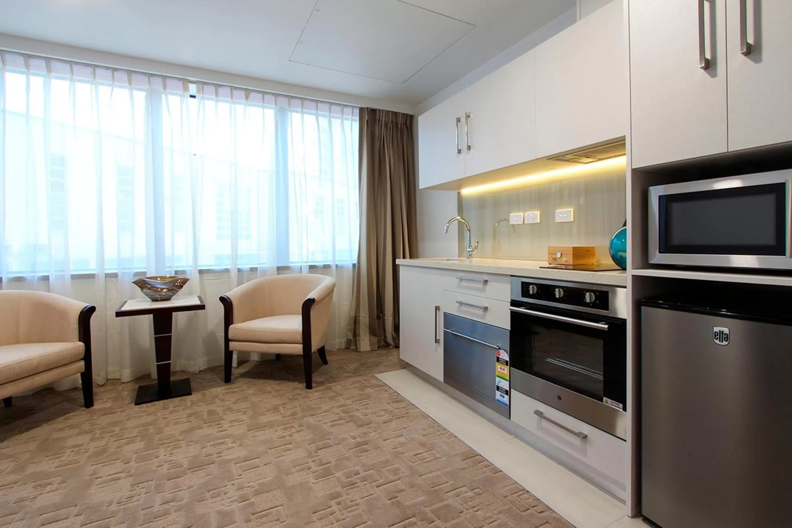 Kitchen or kitchenette in VR Queen Street Hotel & Suites