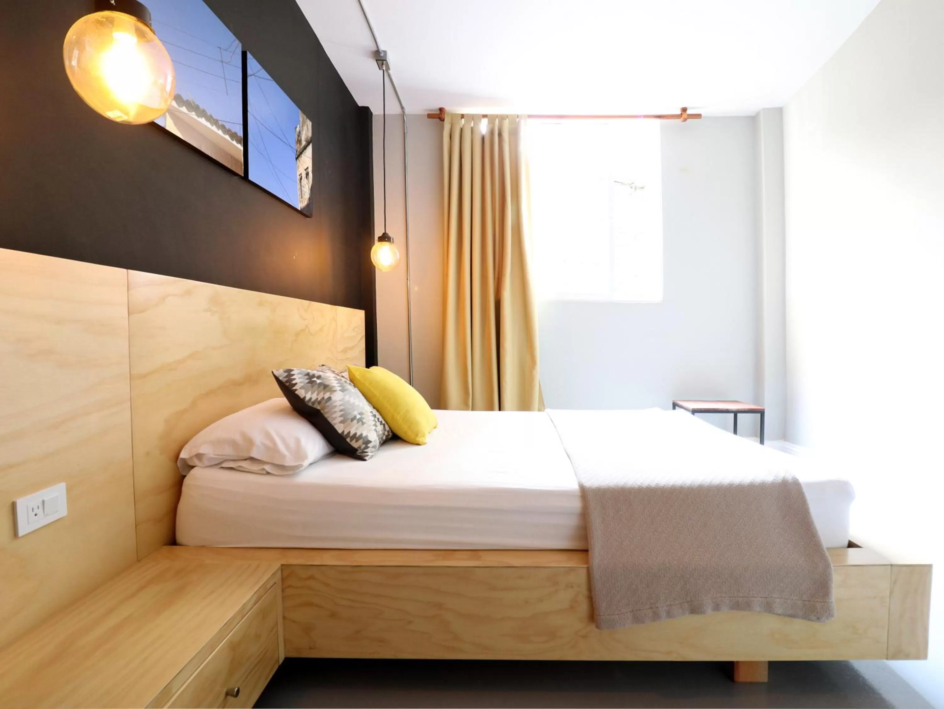 Bed in 554 Apartments