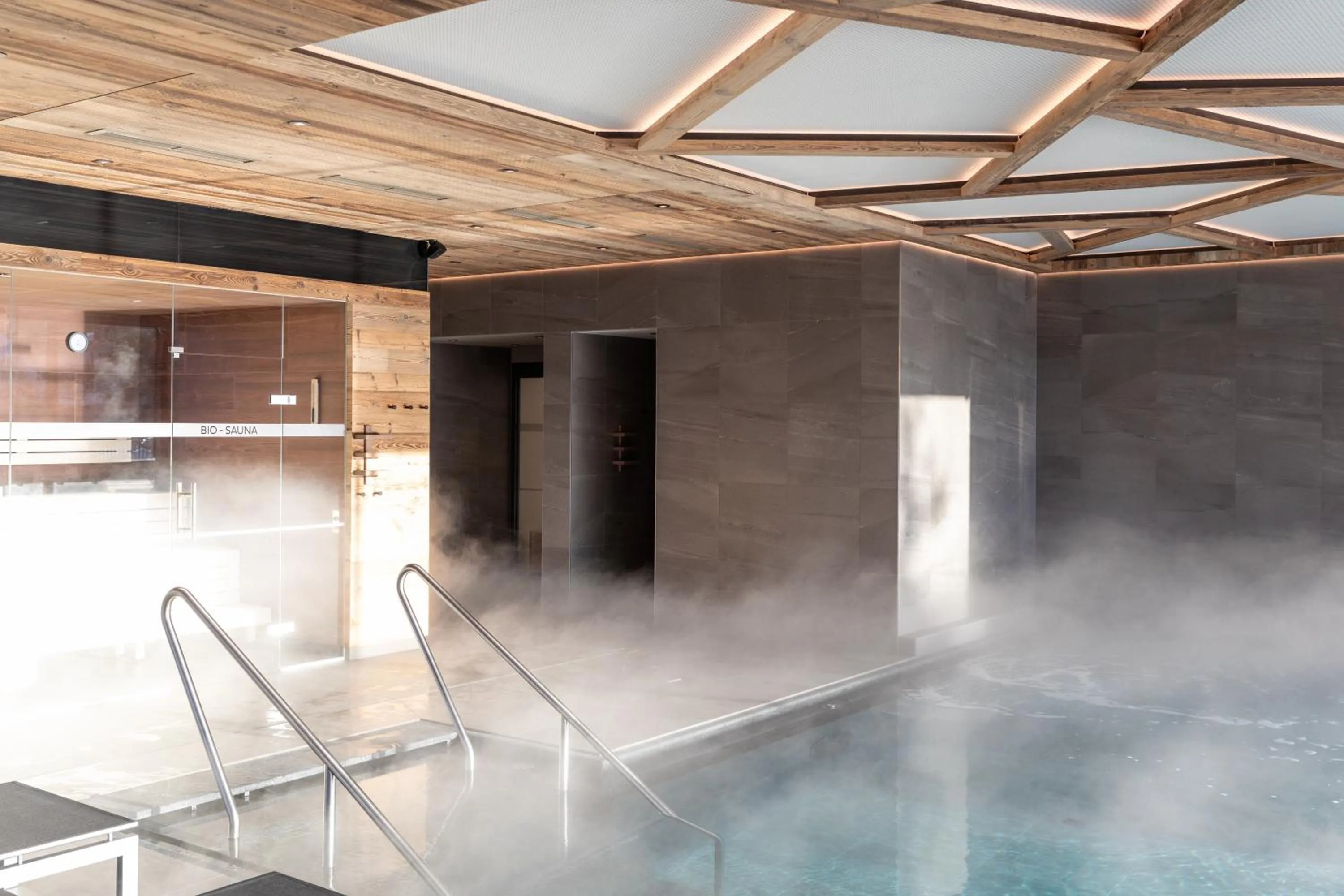 Swimming pool in Hotel Seespitz Superior - Adults Only