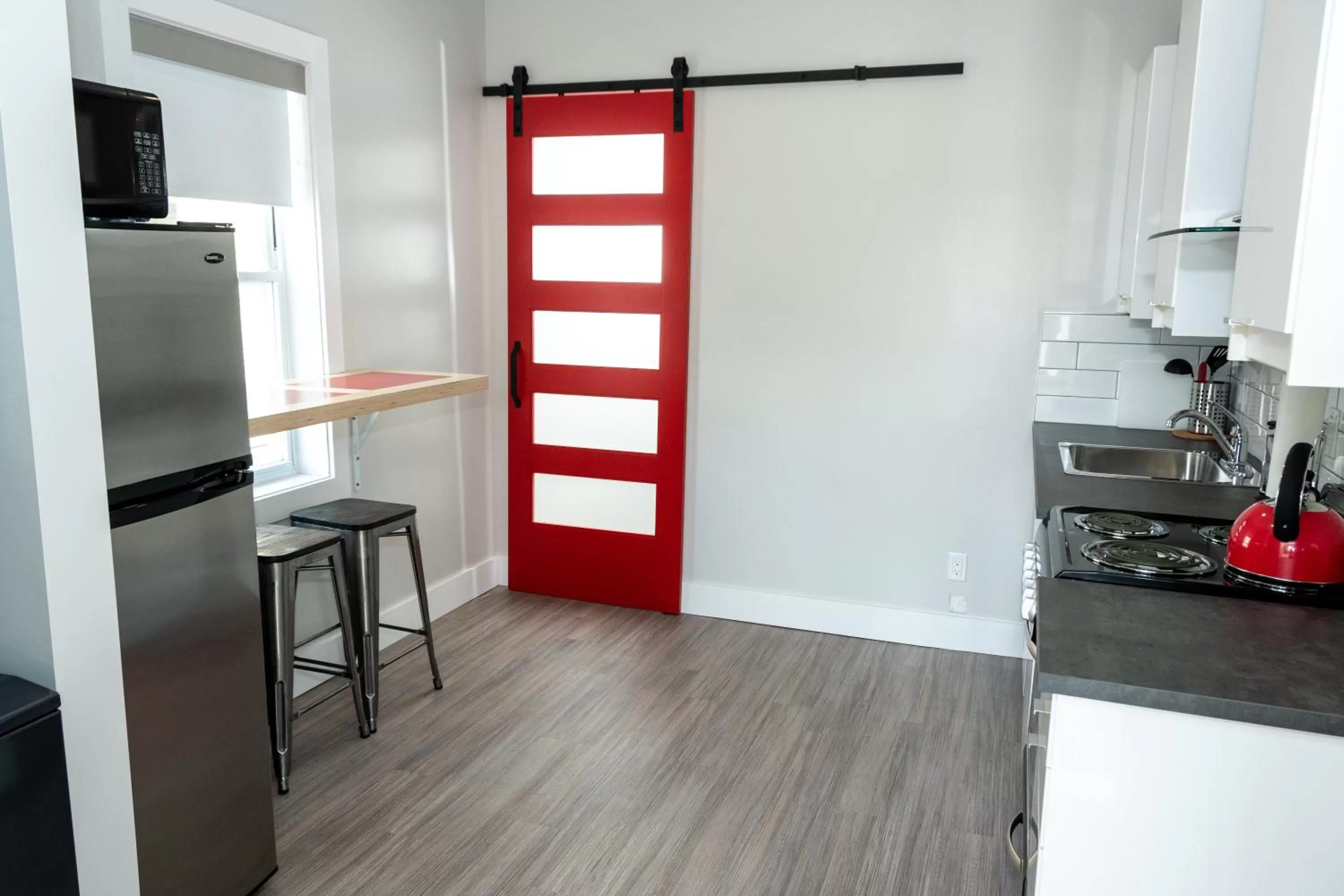 Coffee/tea facilities in Morel Executive Suites