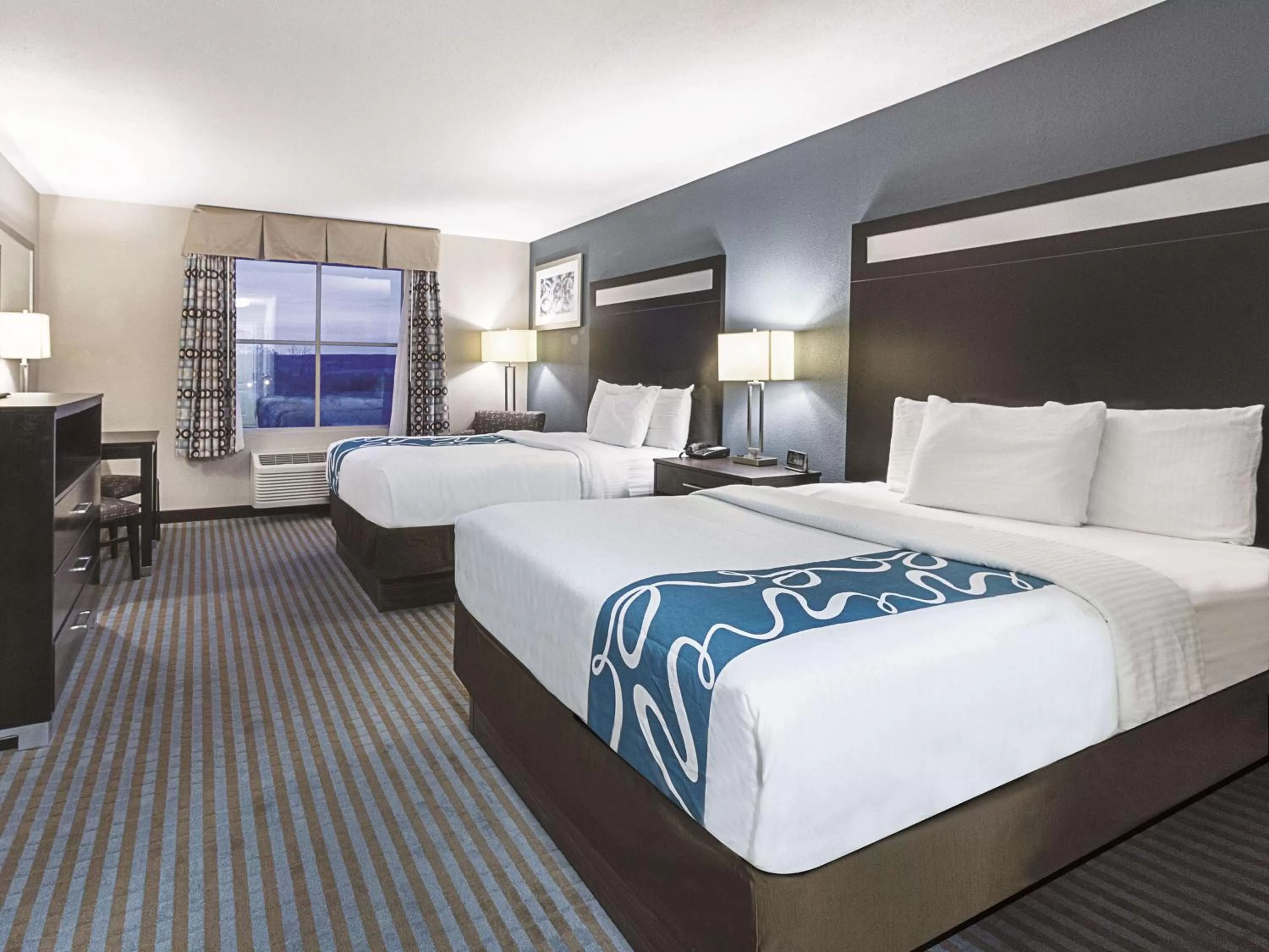 Photo of the whole room, Bed in La Quinta Inn & Suites Casino and Bar by Wyndham Glendive