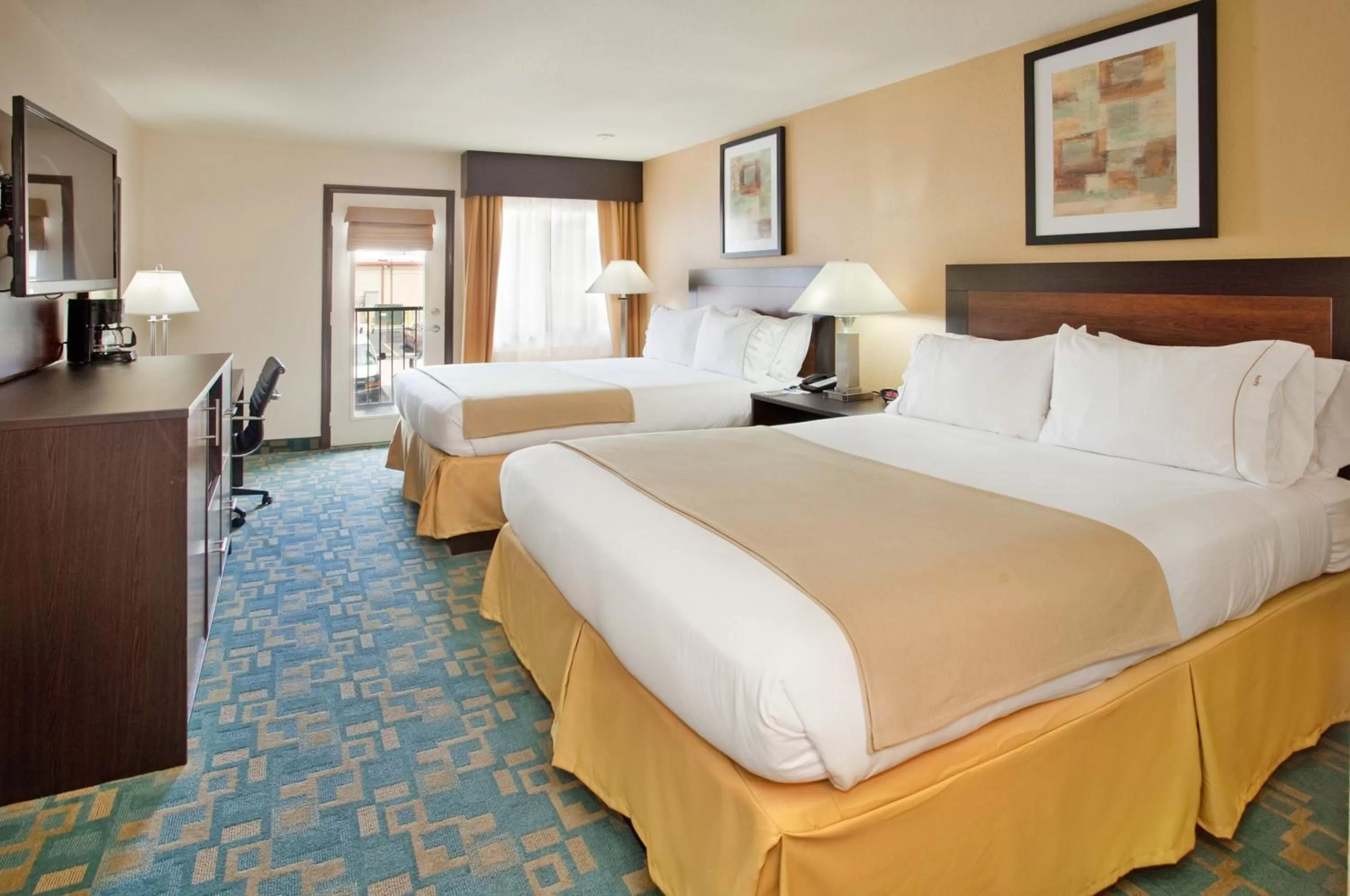 Queen Room with Two Queen Beds - Disability Access in Holiday Inn Express Hotel & Suites Branson 76 Central by IHG