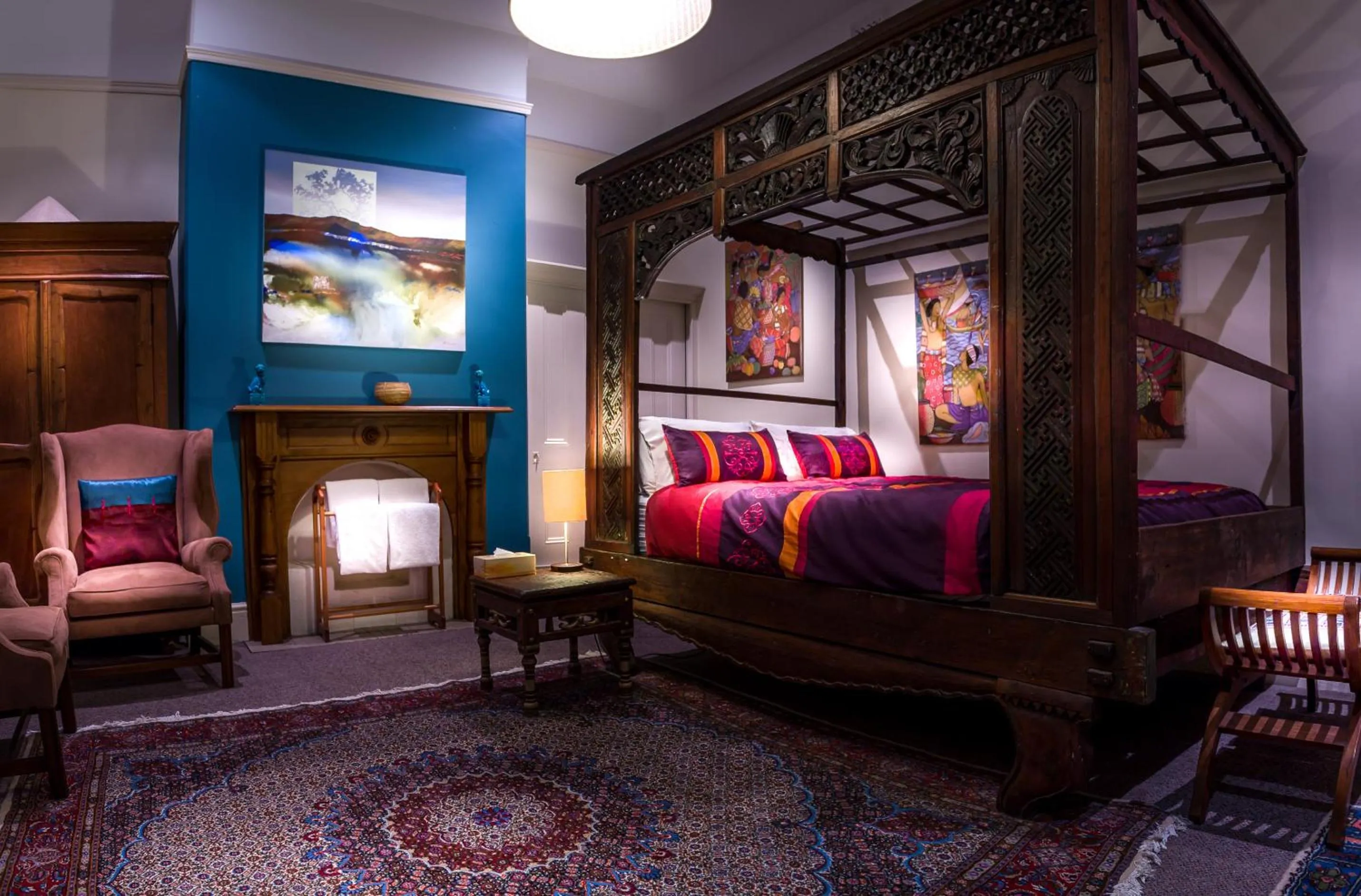 Photo of the whole room, Bed in Fothergills of Fremantle