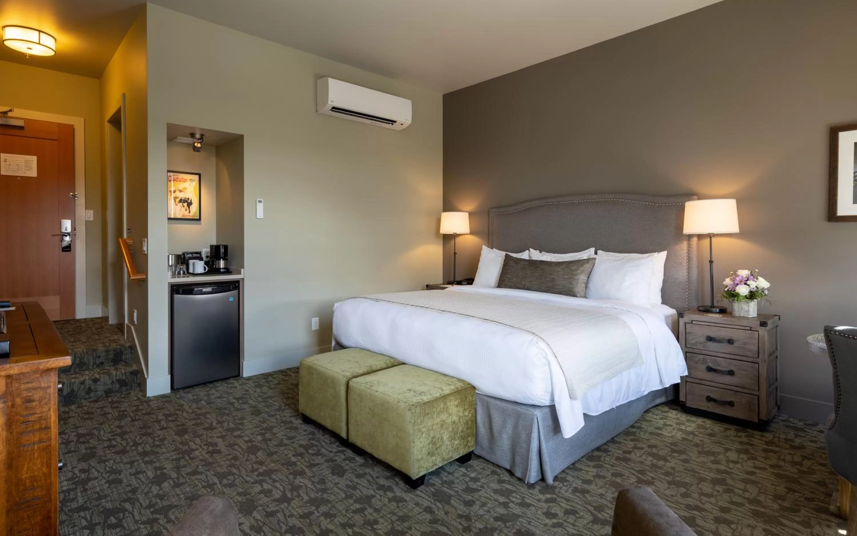 Photo of the whole room, Bed in Inn at Lynden