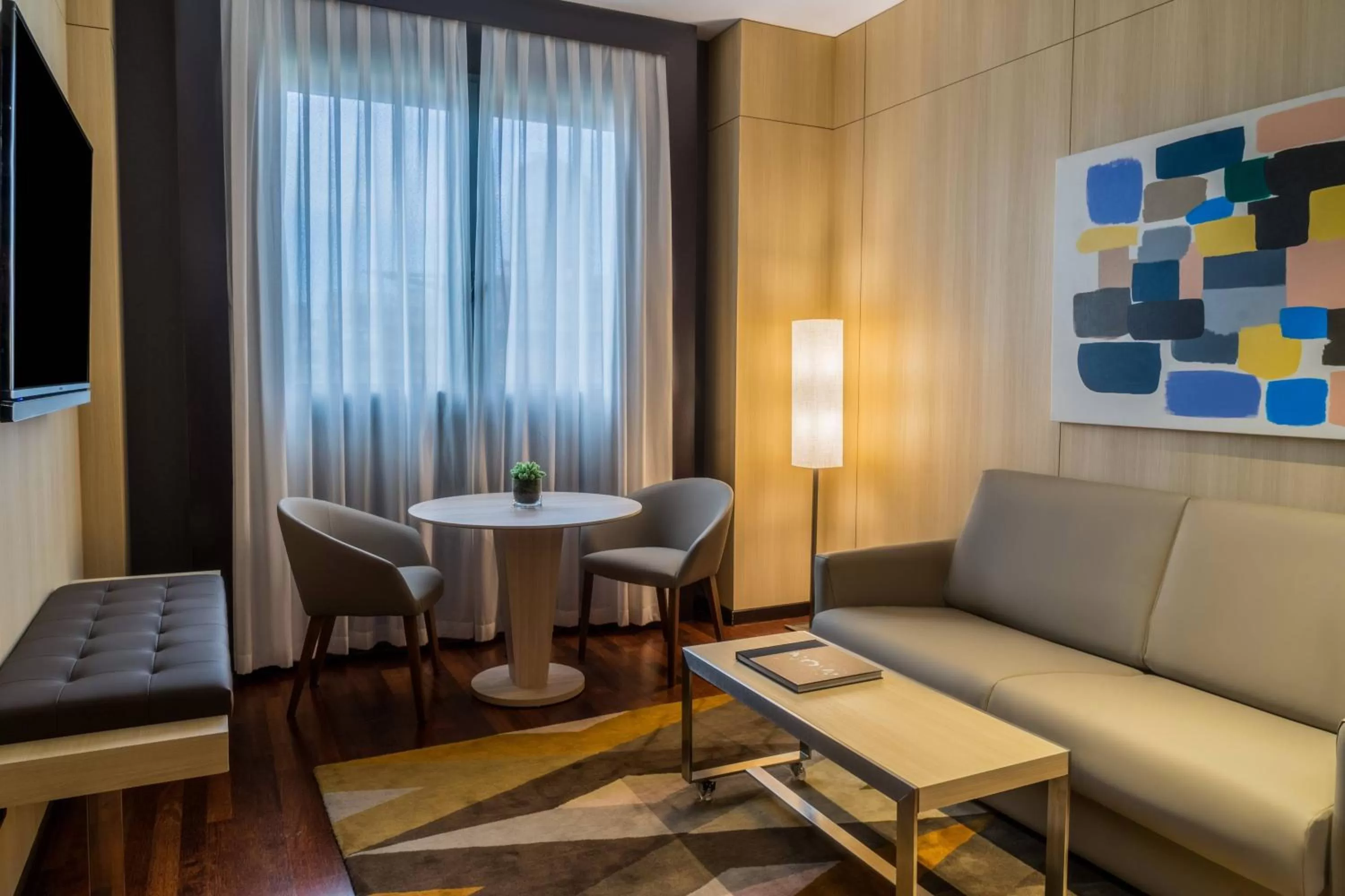 Living room in AC Hotel Valencia by Marriott