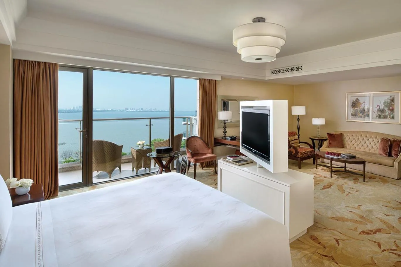 Bed in Fairmont Yangcheng Lake